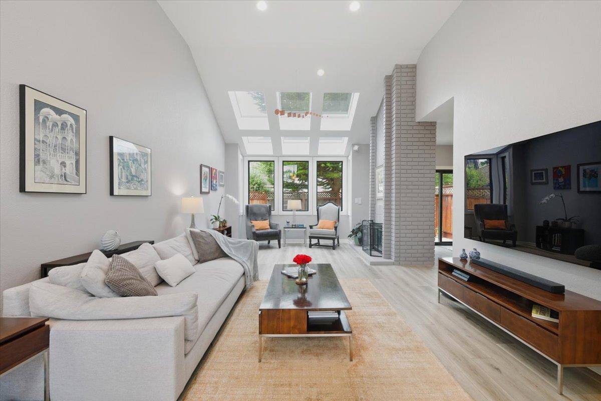 Half Moon Bay, CA 94019,440 Burning Tree CT