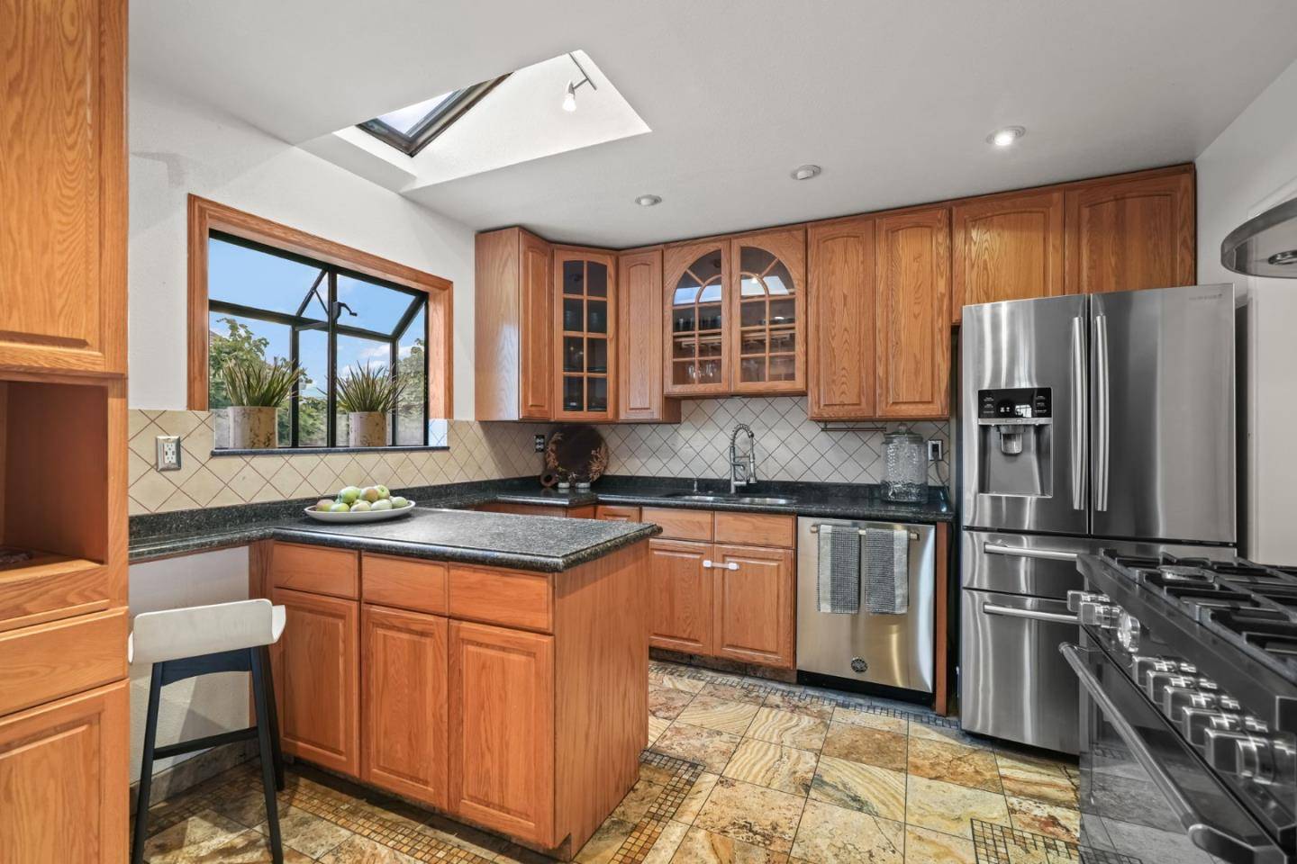 San Leandro, CA 94577,1364 Linton ST