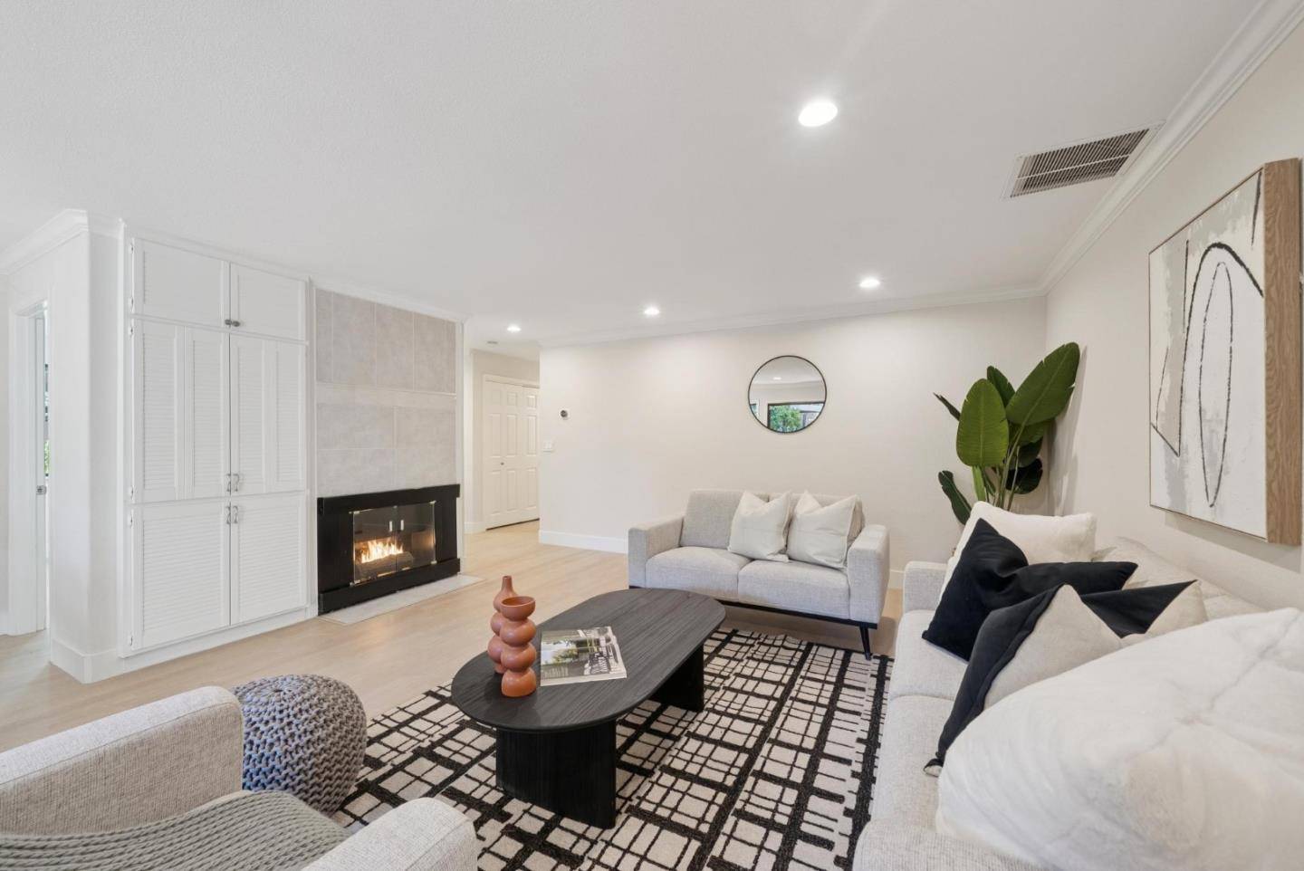 Saratoga, CA 95070,14355 Saratoga AVE A