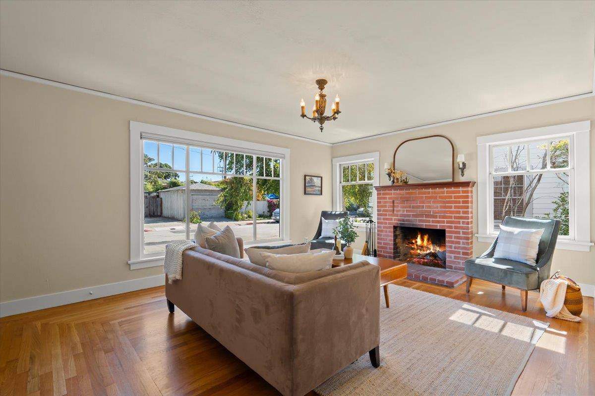 Santa Cruz, CA 95062,211 2nd AVE