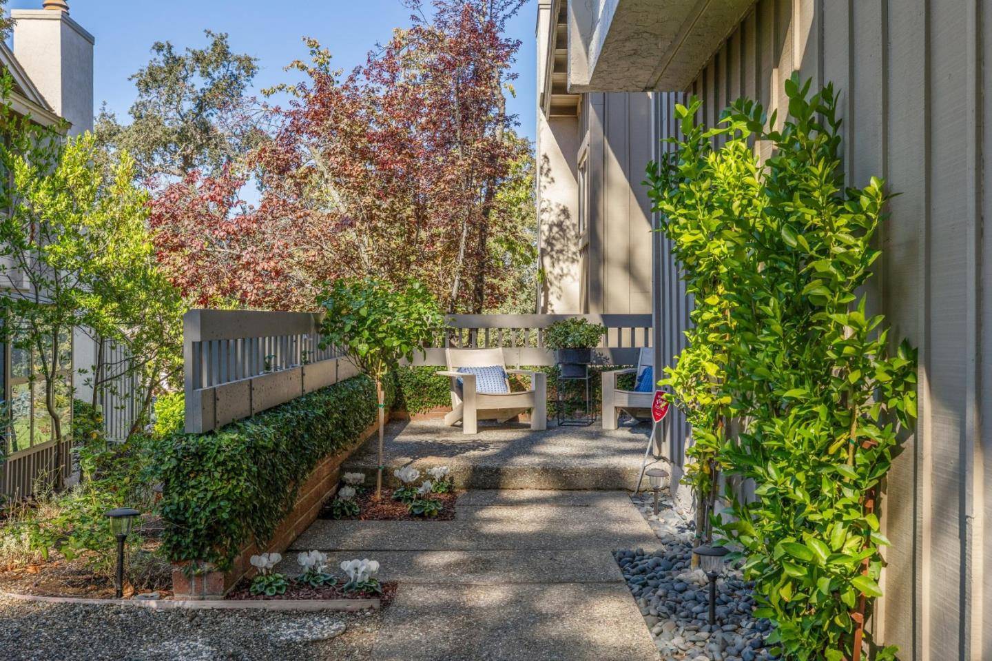 Menlo Park, CA 94025,402 Sand Hill CIR