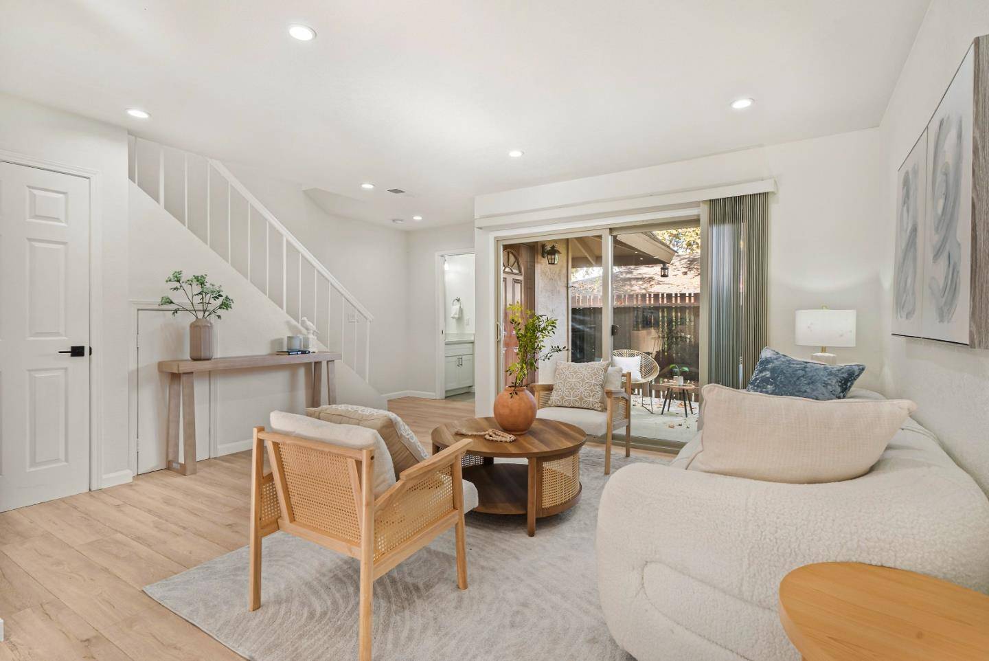 Sunnyvale, CA 94086,220 Red Oak DR B