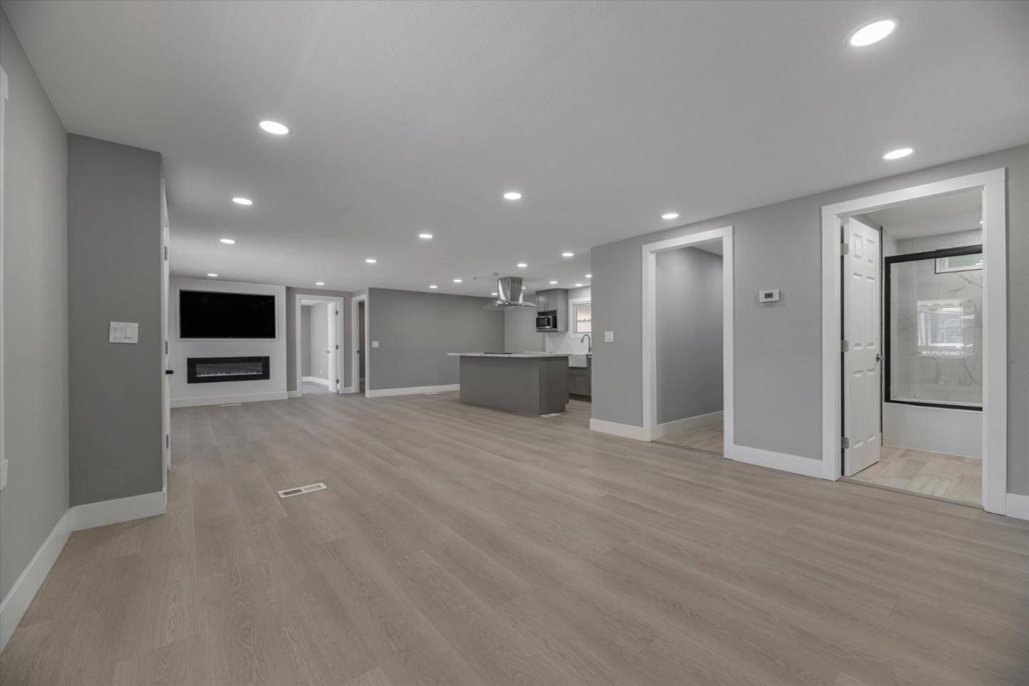 Hollister, CA 95023,174 REDWOOD DR 174