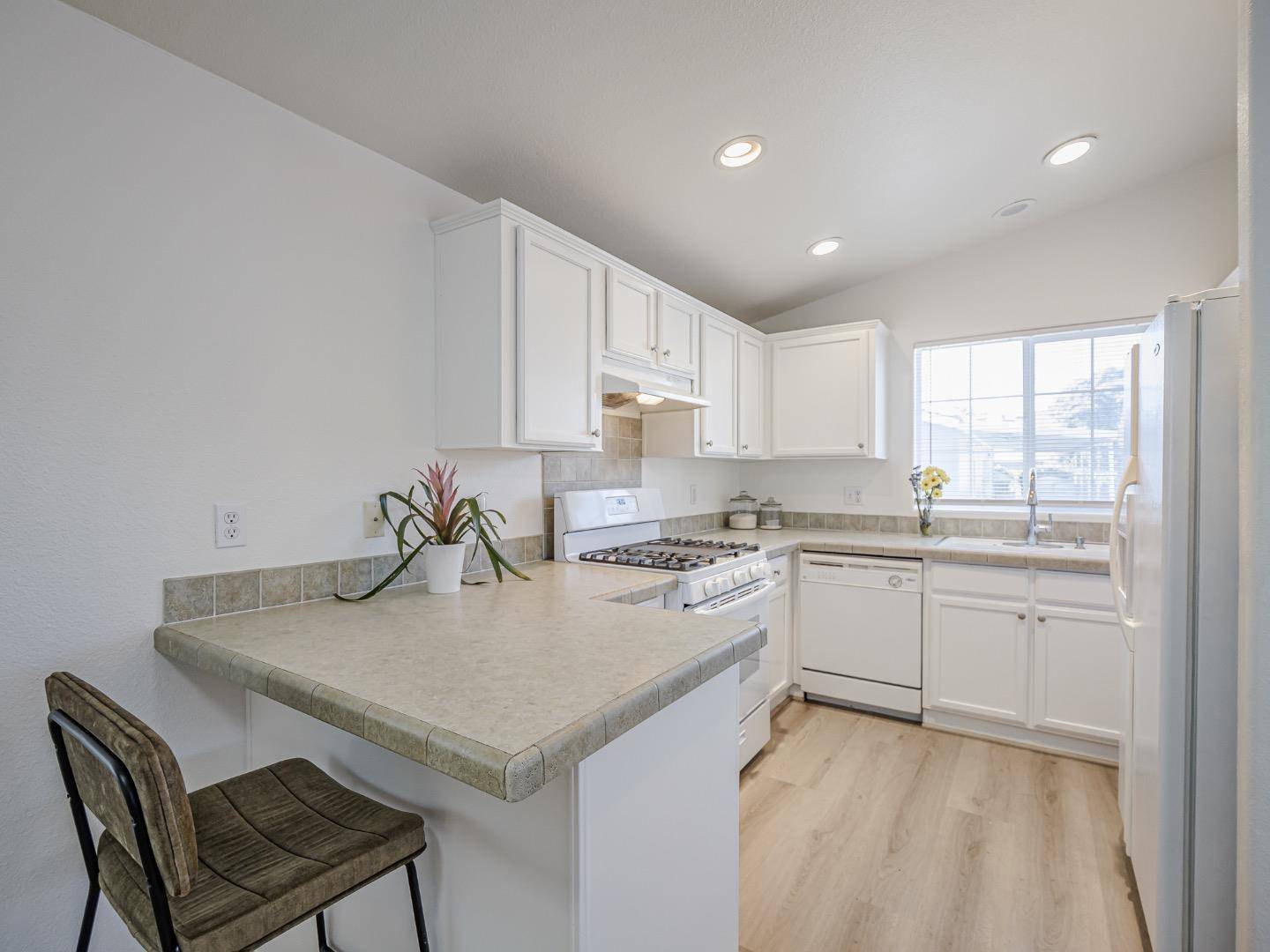 Santa Cruz, CA 95062,3710 Gross RD #12