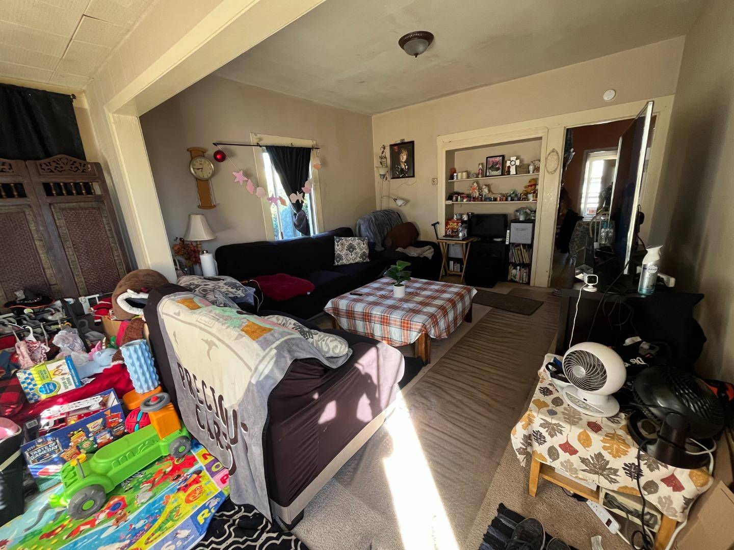 South San Francisco, CA 94080,210 7th LN