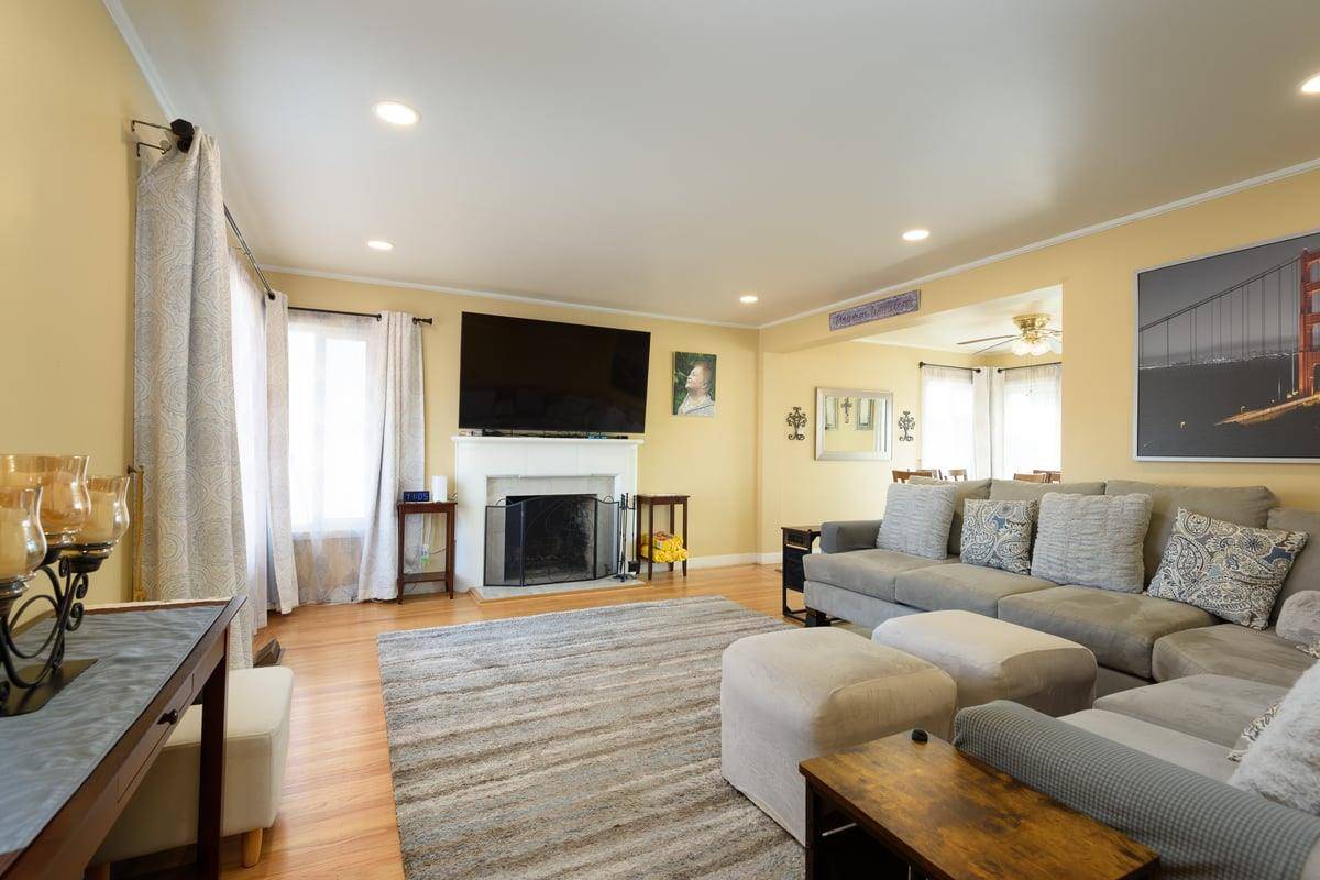 Daly City, CA 94015,204 Garden LN