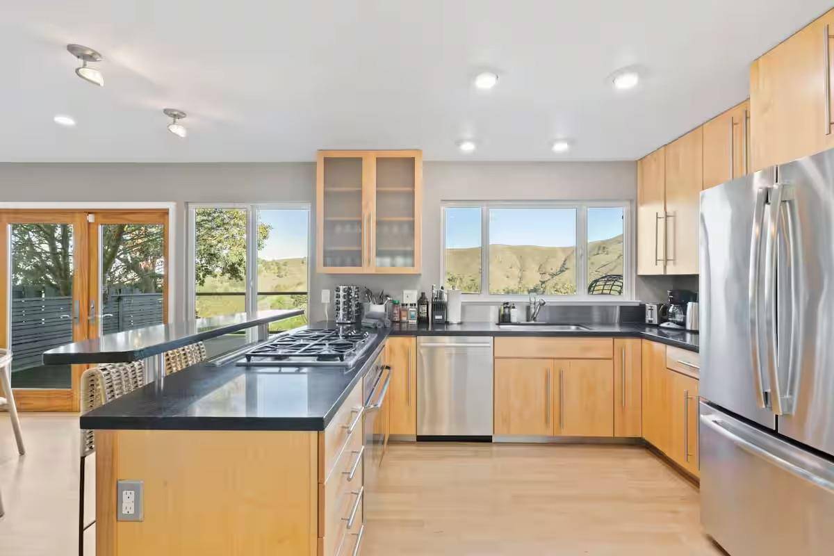 Pacifica, CA 94044,63 Kathleen CT