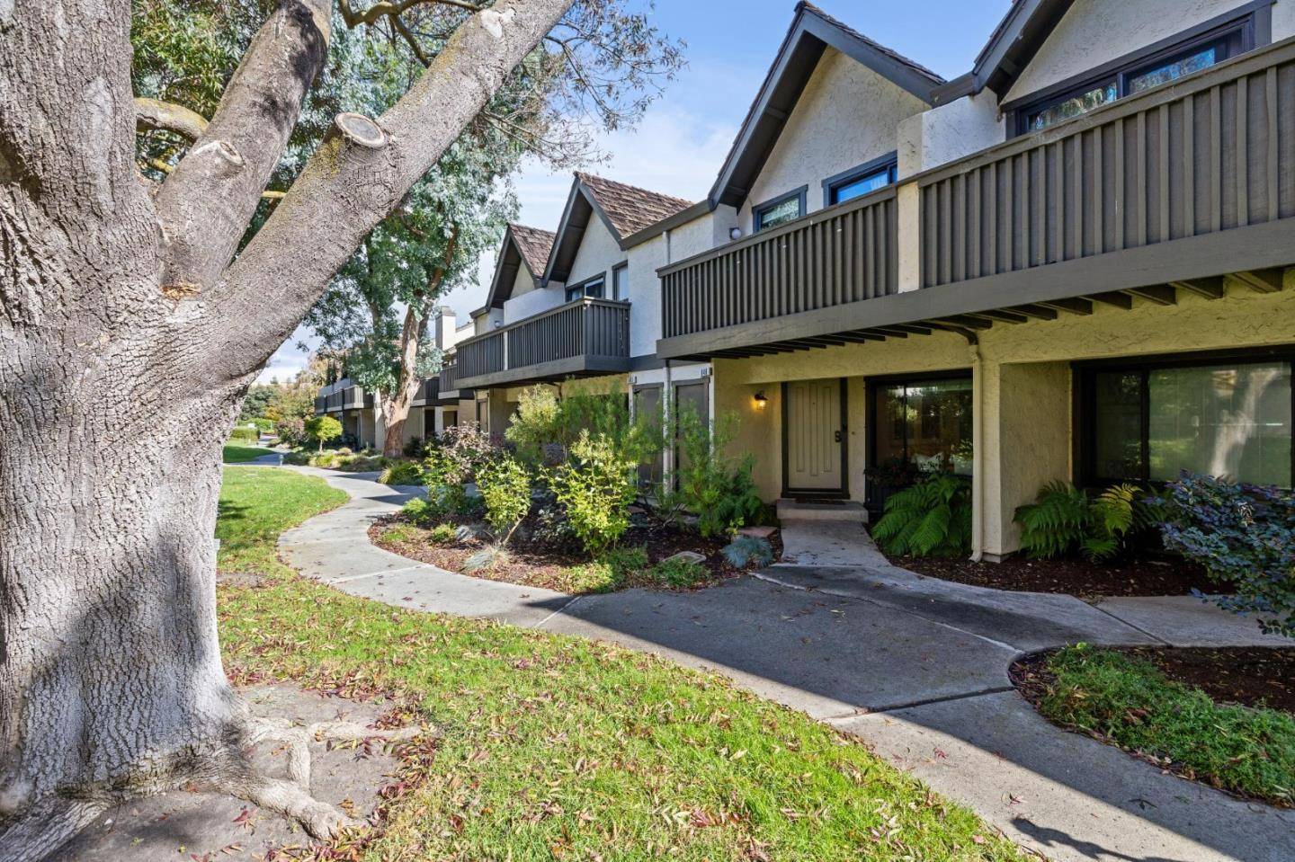 Sunnyvale, CA 94085,646 S Ahwanee TER