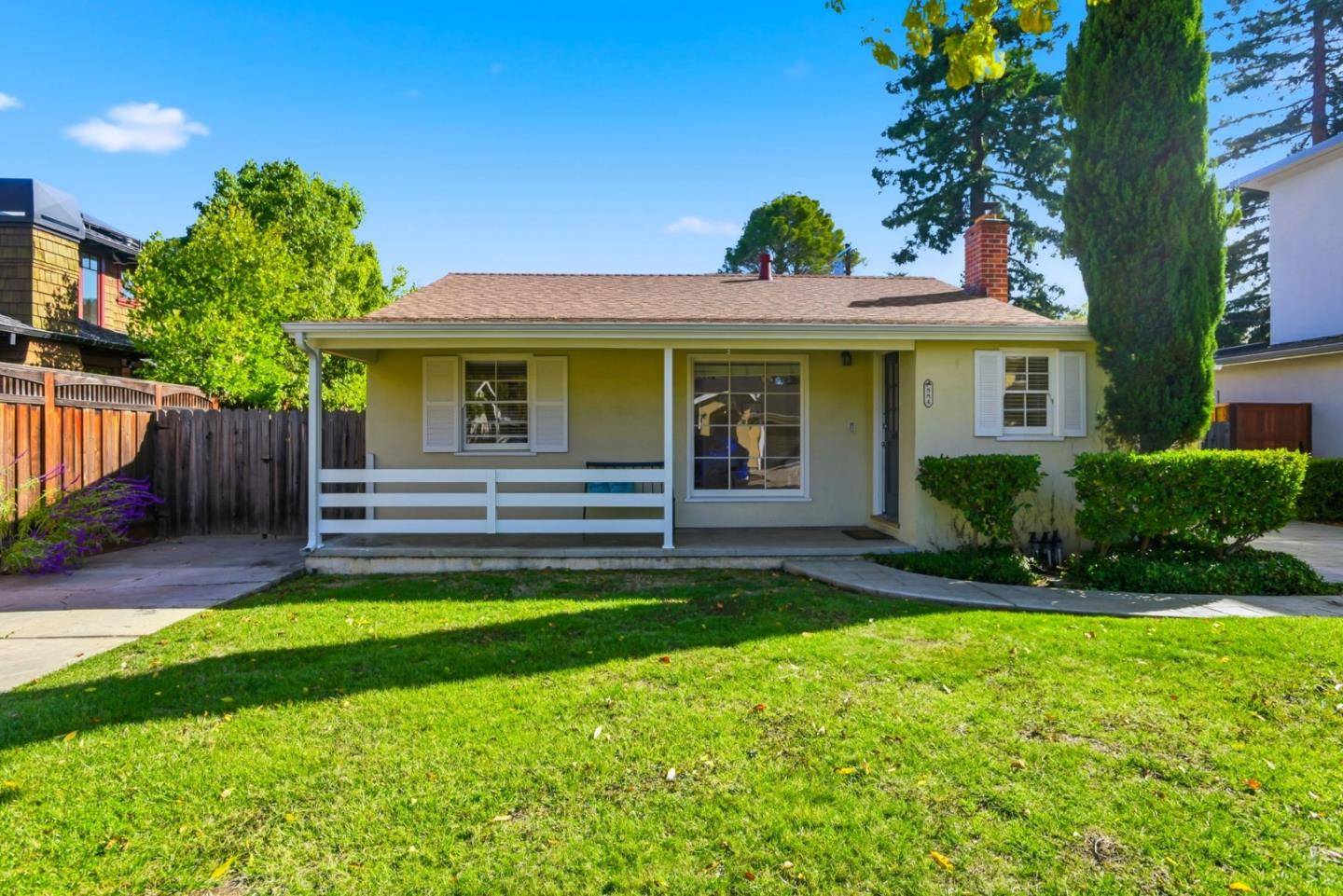 Palo Alto, CA 94303,884 Warren WAY