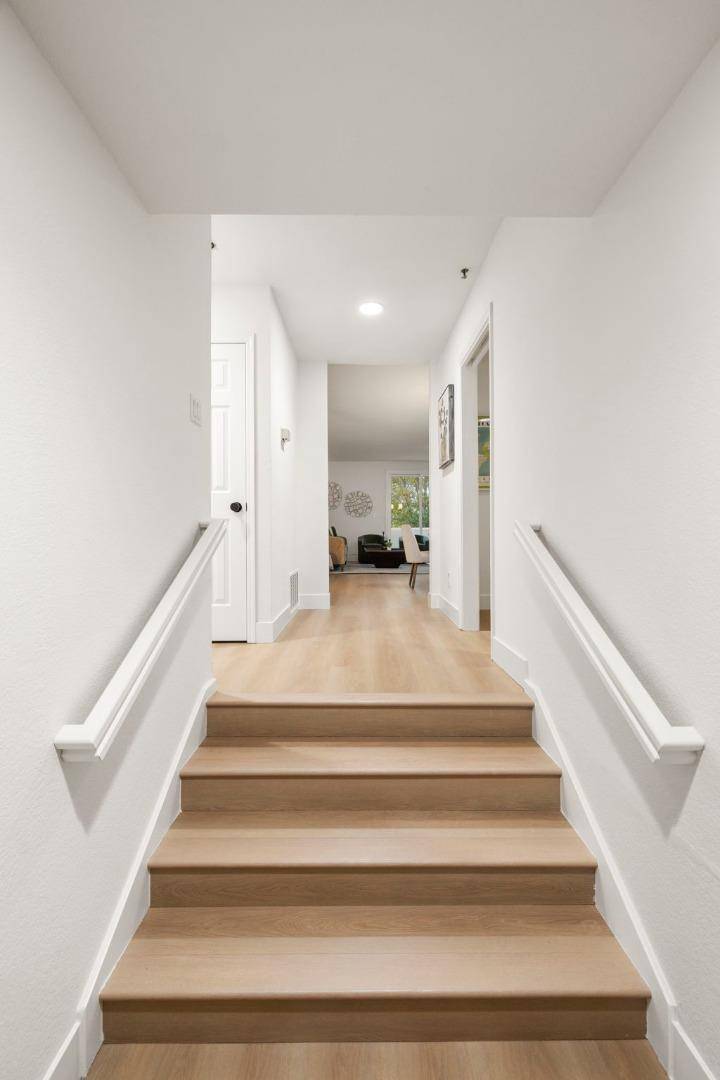 Burlingame, CA 94010,30 Lorton AVE 105