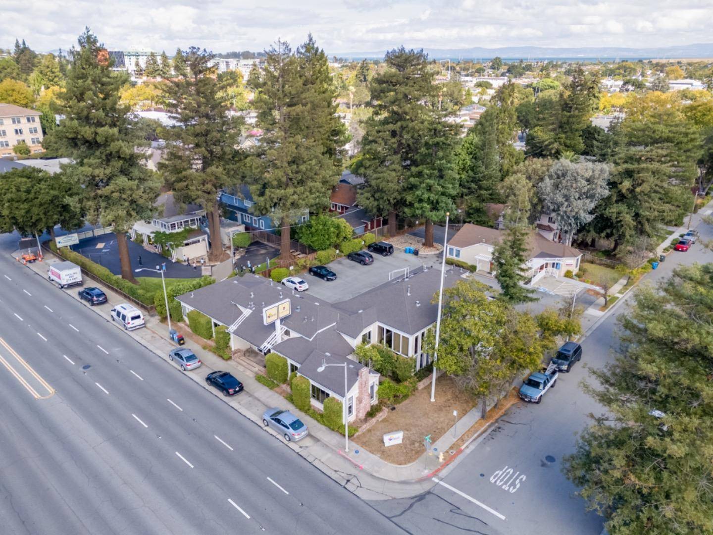 San Mateo, CA 94402,1021 S El Camino Real