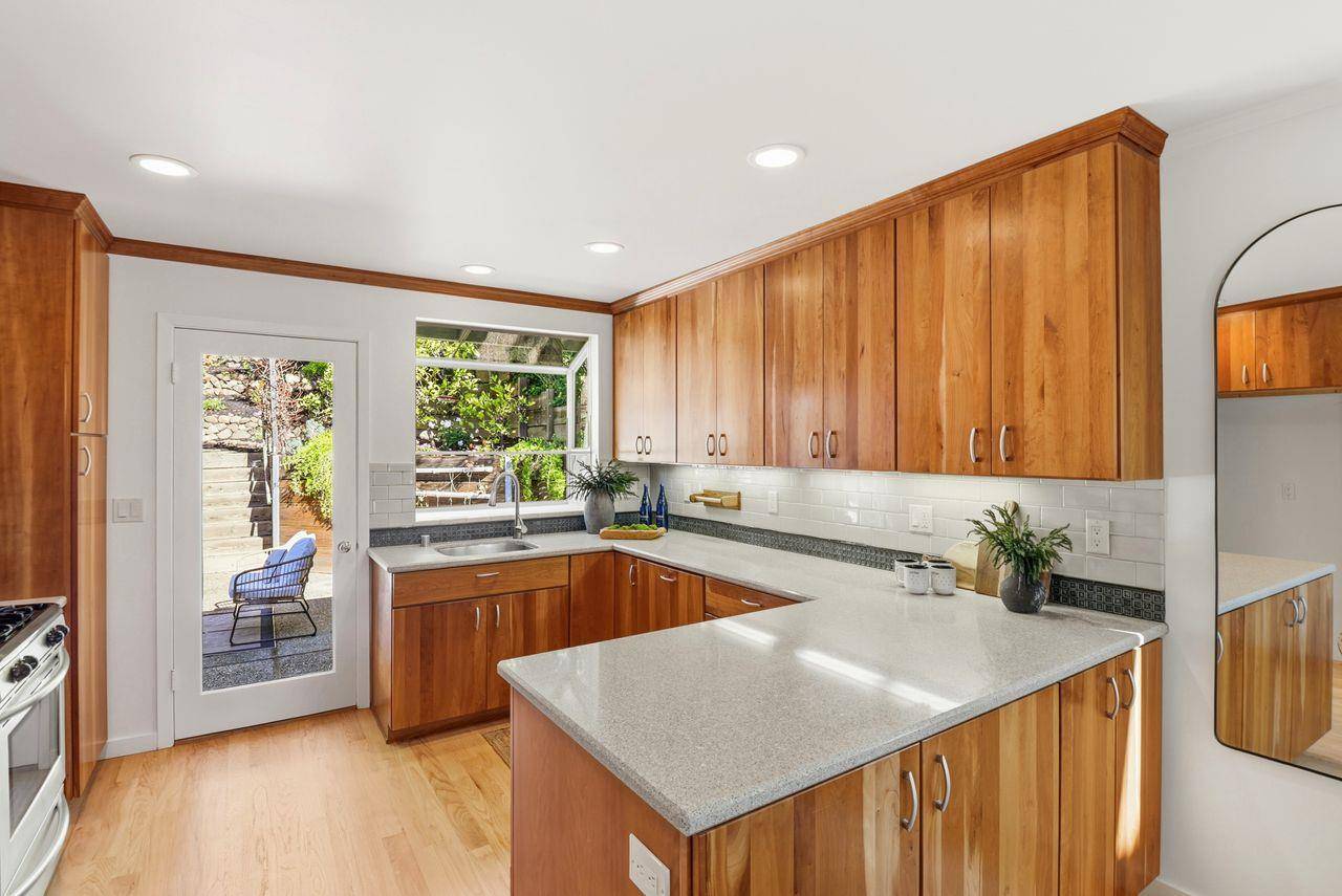 San Carlos, CA 94070,574 Wellington DR