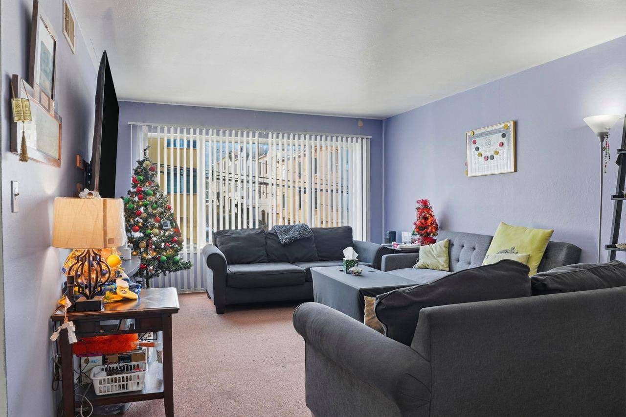 Daly City, CA 94014,678 Hillside BLVD