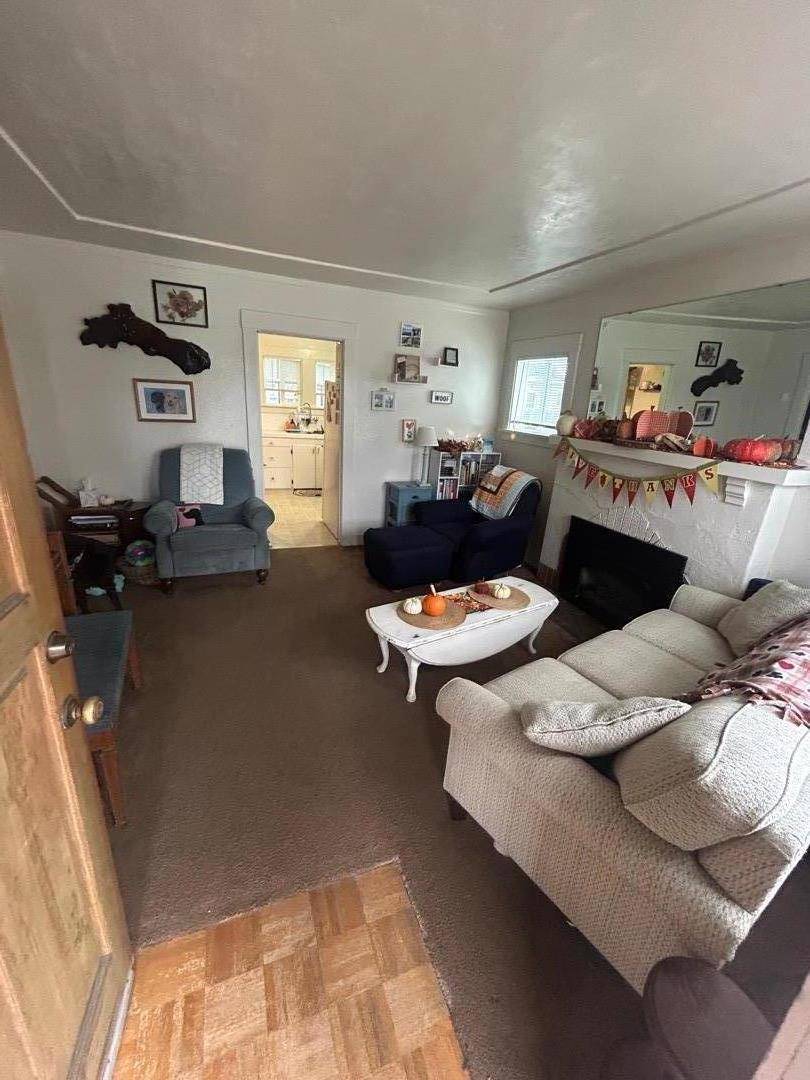 Salinas, CA 93901,612 Central AVE