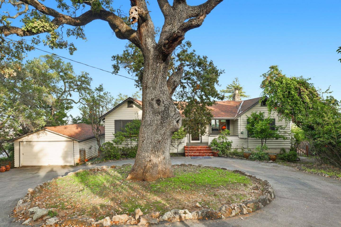 Redwood City, CA 94062,11 S Palomar DR