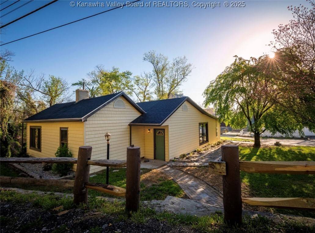 St Albans, WV 25177,154 Strawberry RD