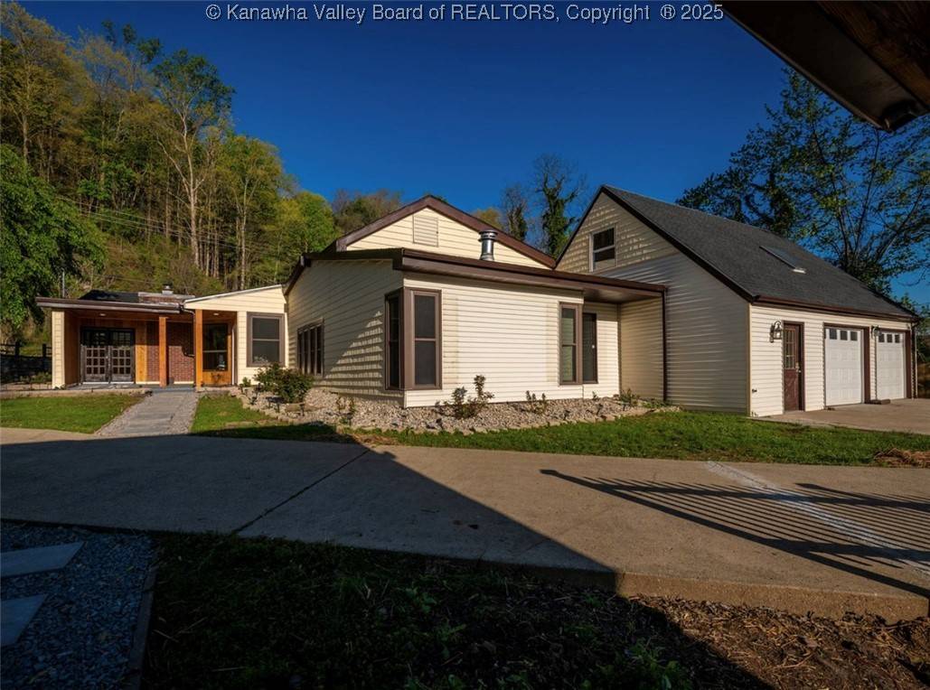 St Albans, WV 25177,154 Strawberry RD