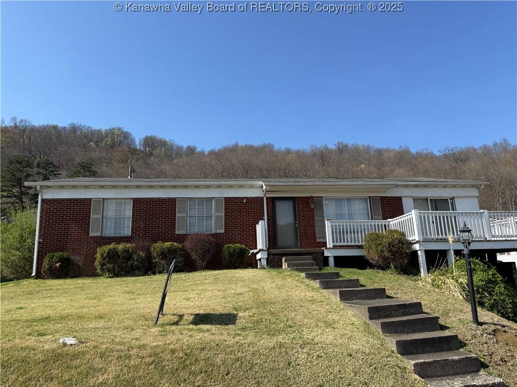 Madison, WV 25130,20 Cedar LN