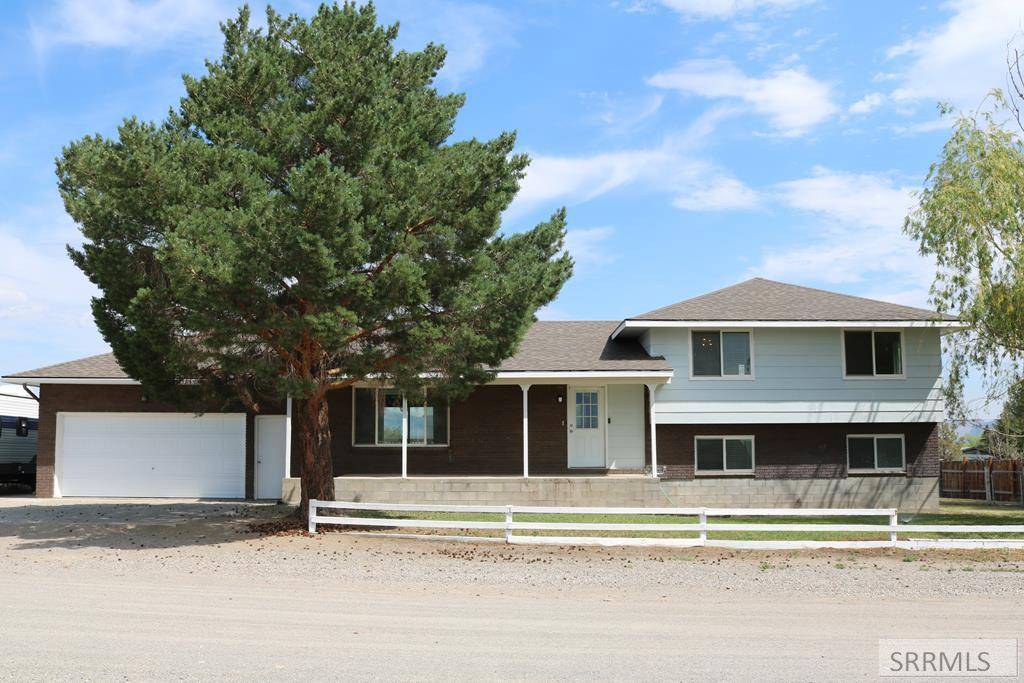 Challis, ID 83226,176 Valley Court