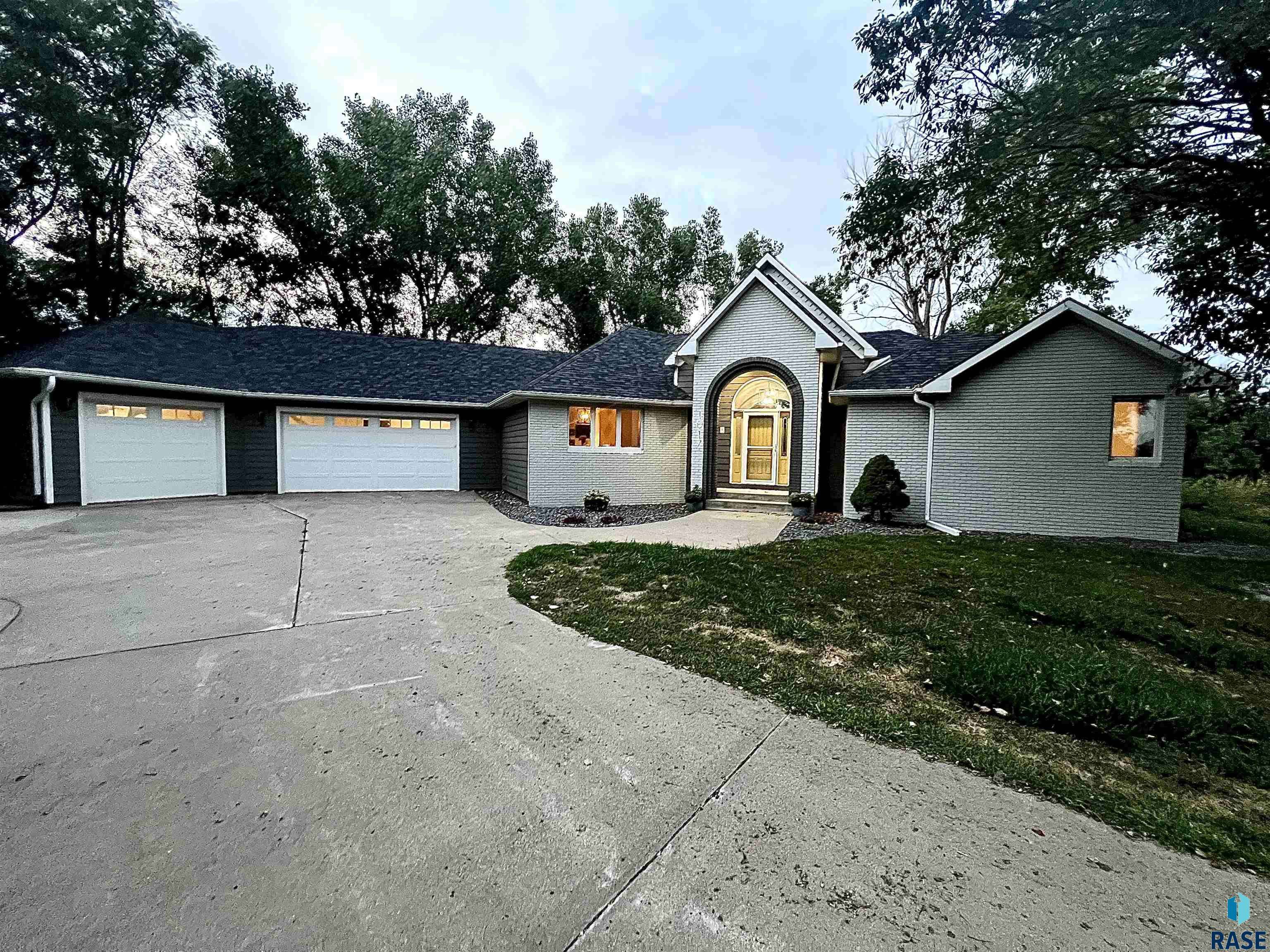 Vermillion, SD 57069,1017 Deerfield Rd