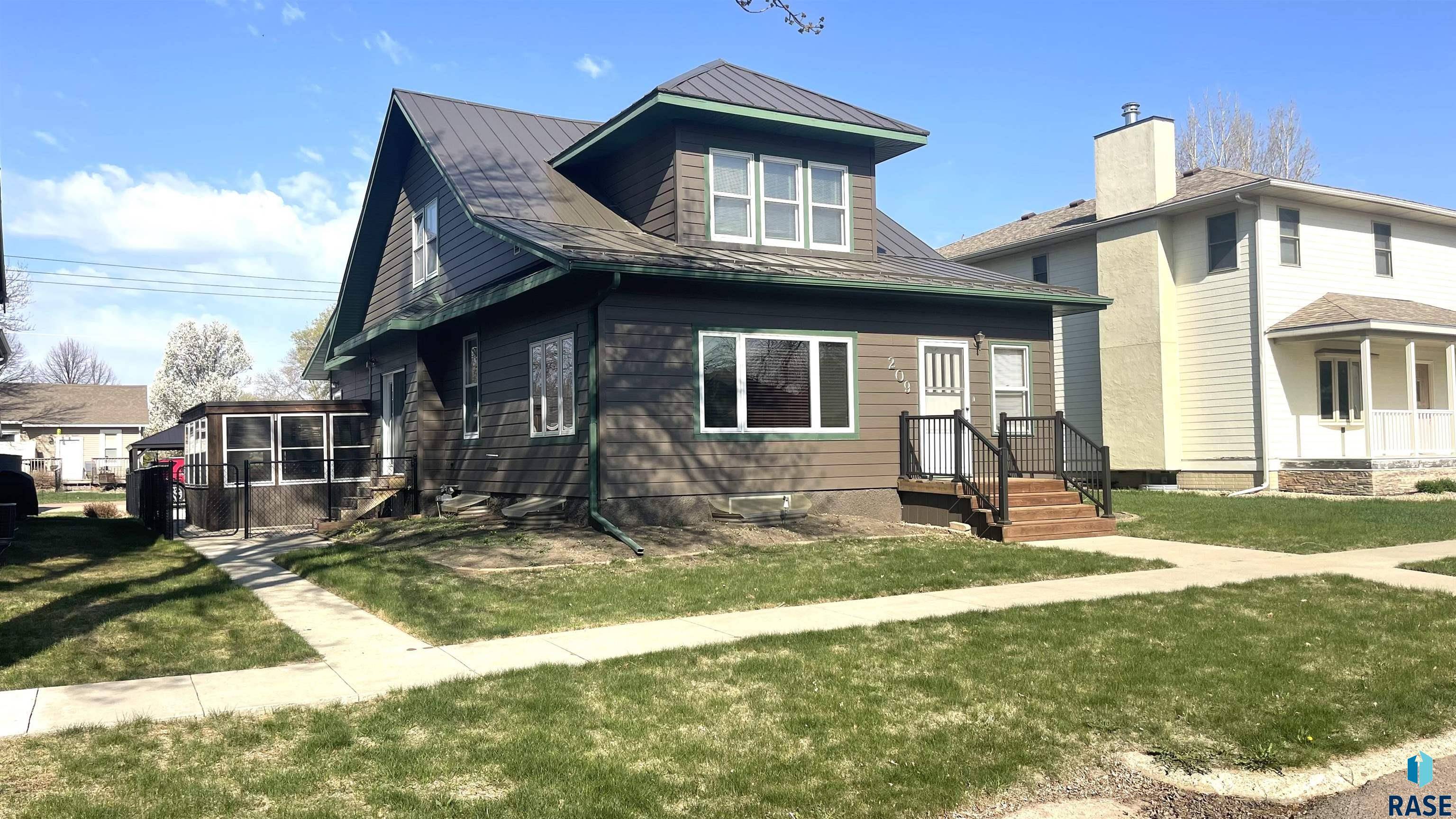 Beresford, SD 57004,209 S 3rd St