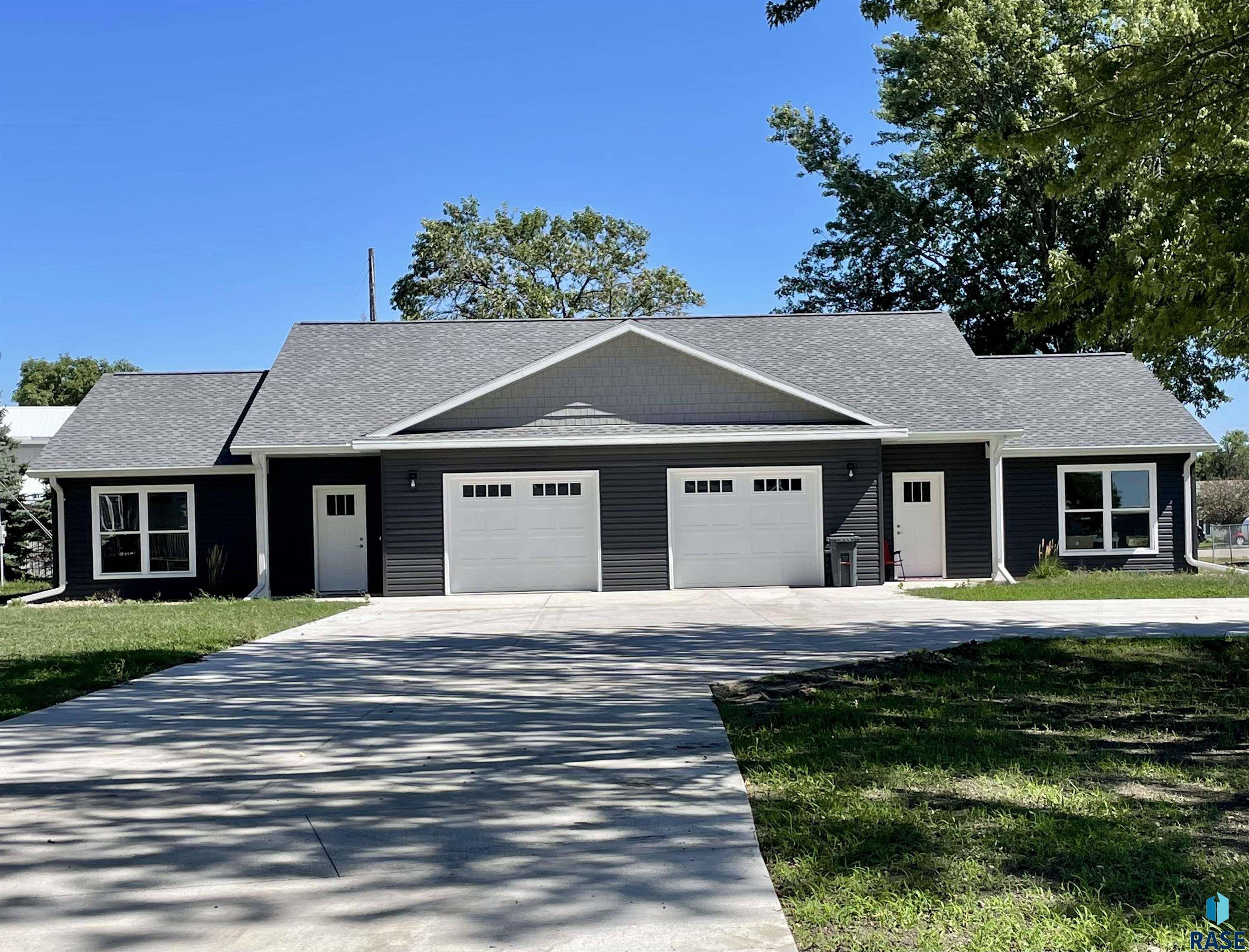 Edgerton, MN 56128,952 1st Ave