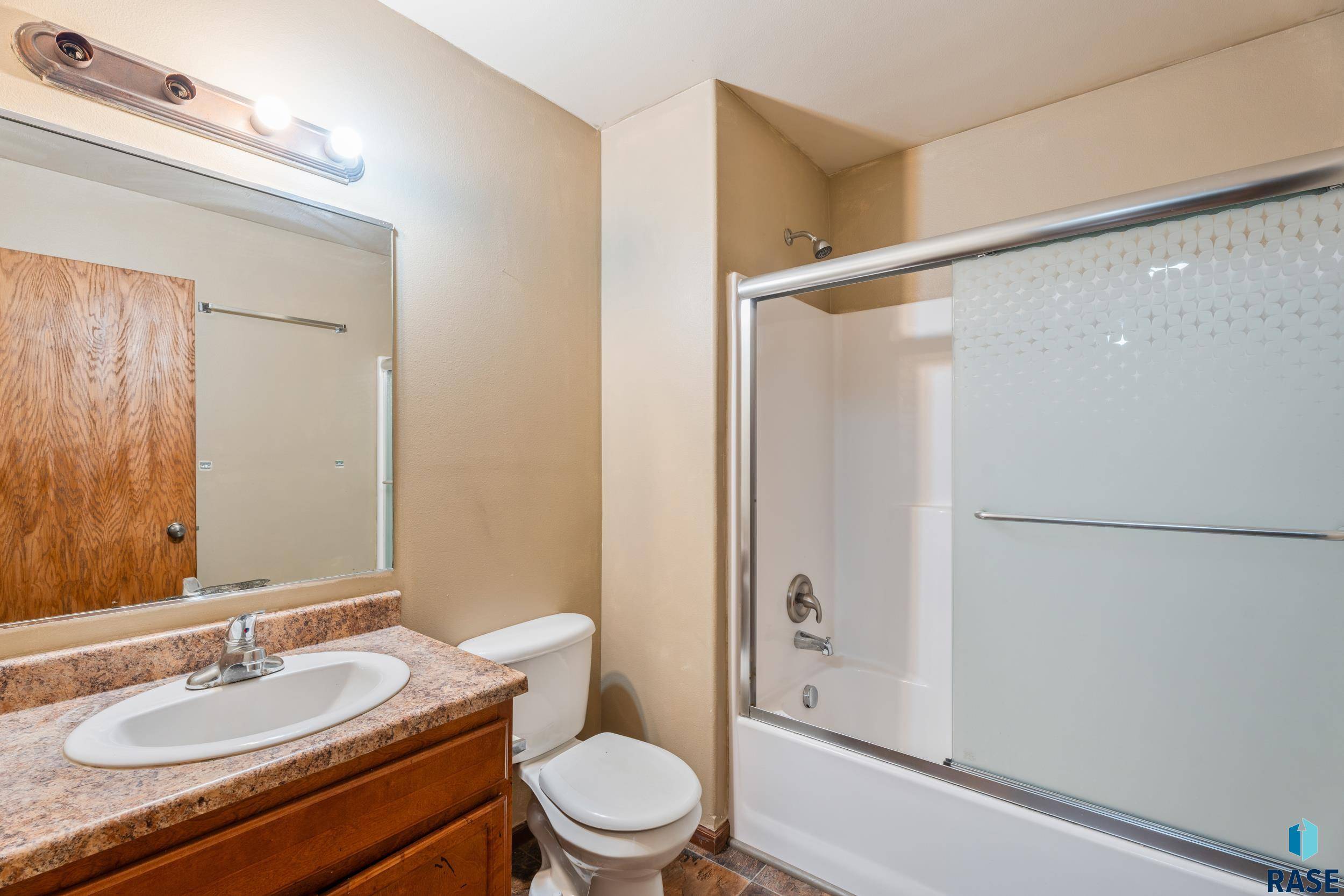 Sioux Falls, SD 57107,605 N Daisy Ave