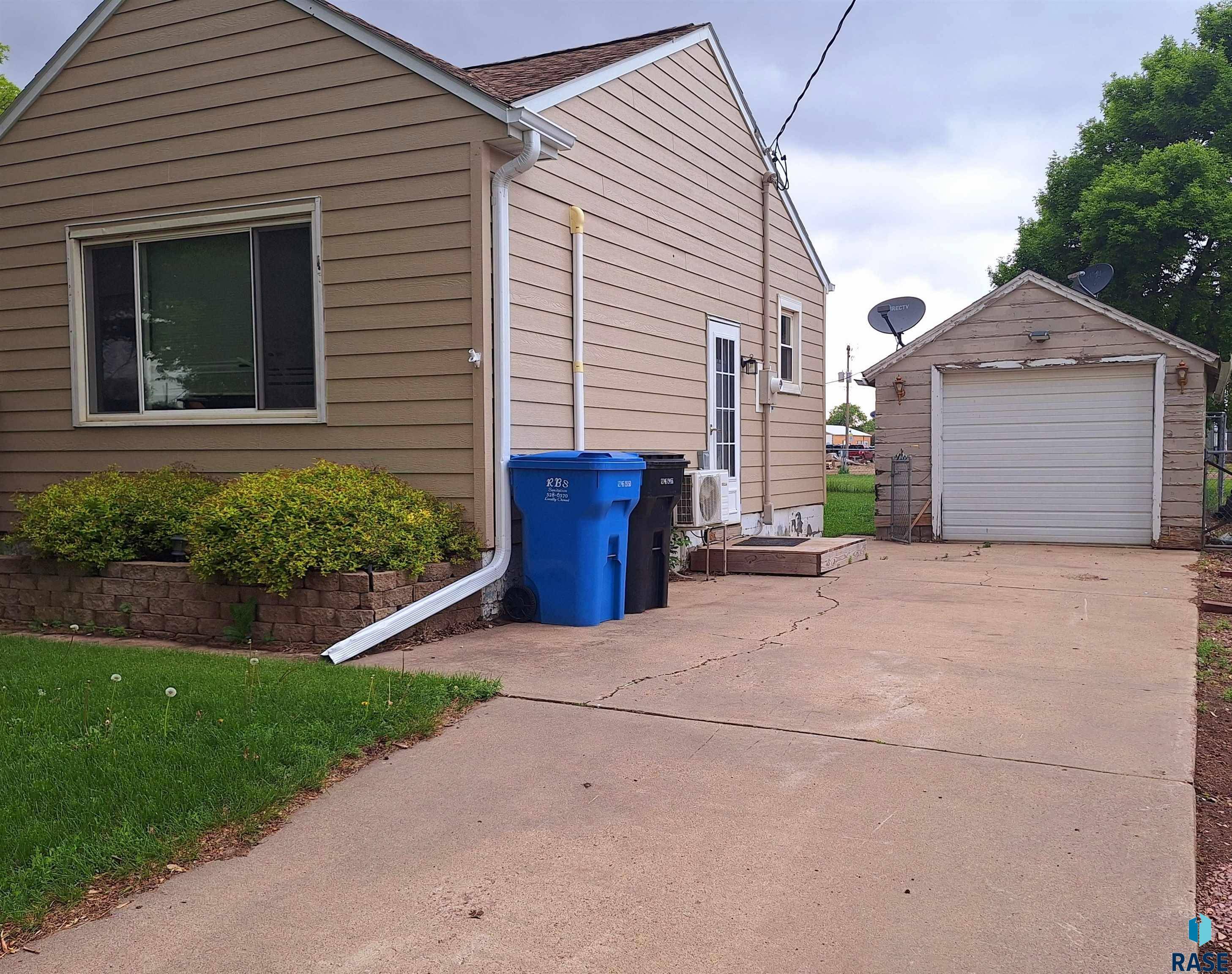 Salem, SD 57058,130 W Drake Ave