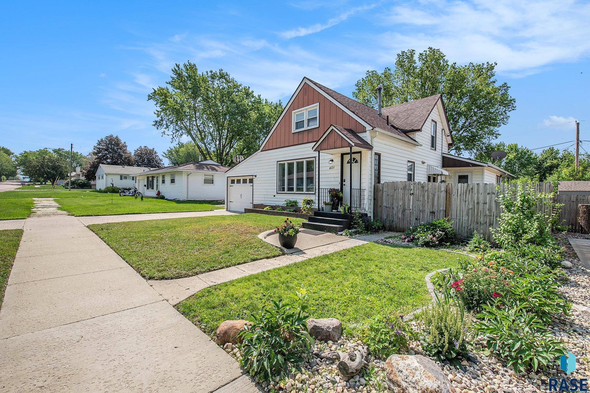 Canton, SD 57013,401 E Lynn Ave