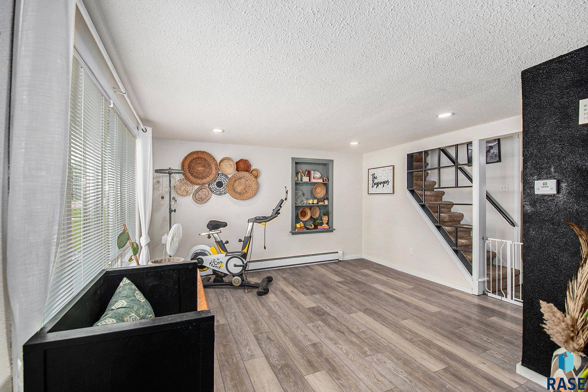 Canton, SD 57013,401 E Lynn Ave