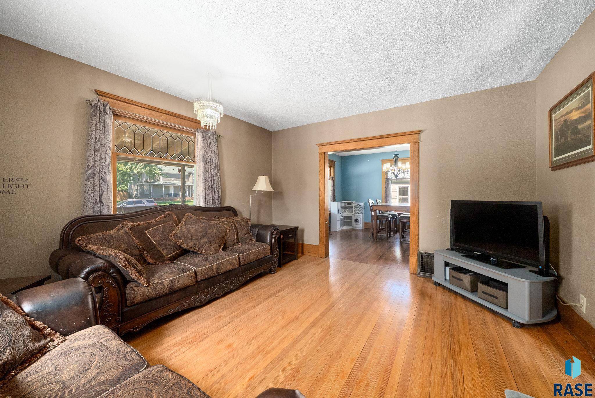 Lennox, SD 57039,421 W 1st Ave