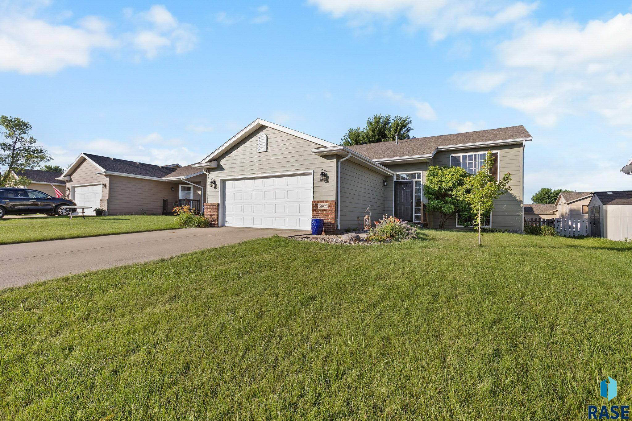 Sioux Falls, SD 57107,5809 W Oakcrest Dr
