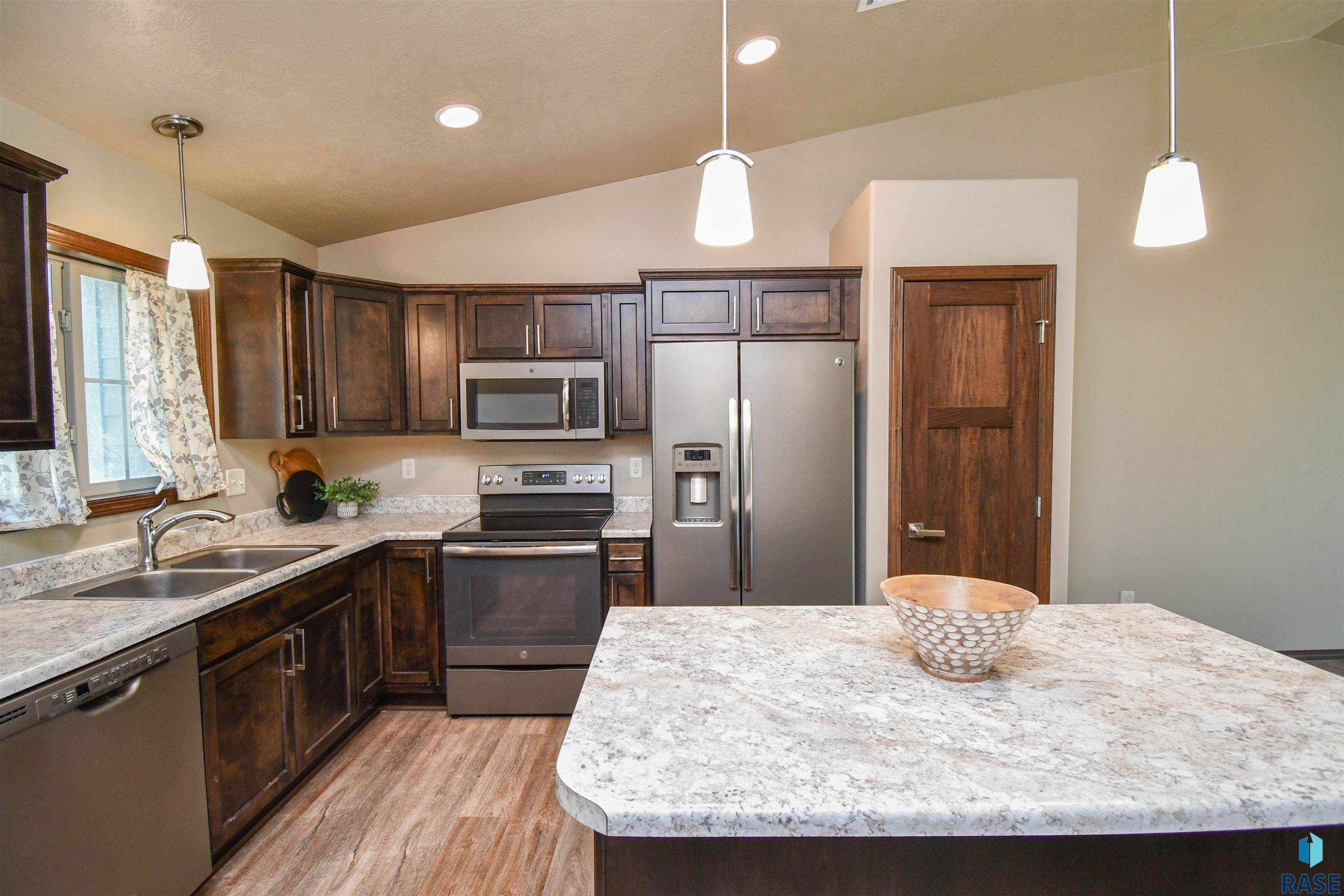 Sioux Falls, SD 57108,2428 E Meadowside Pl