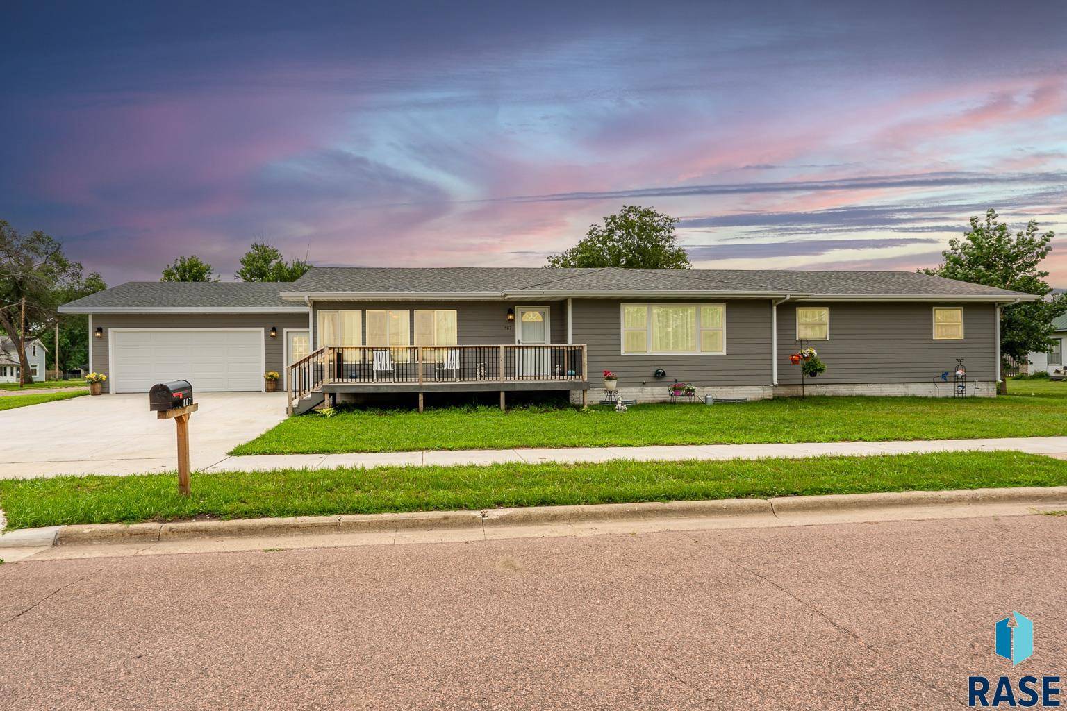 Canton, SD 57013,403 S Broadway St