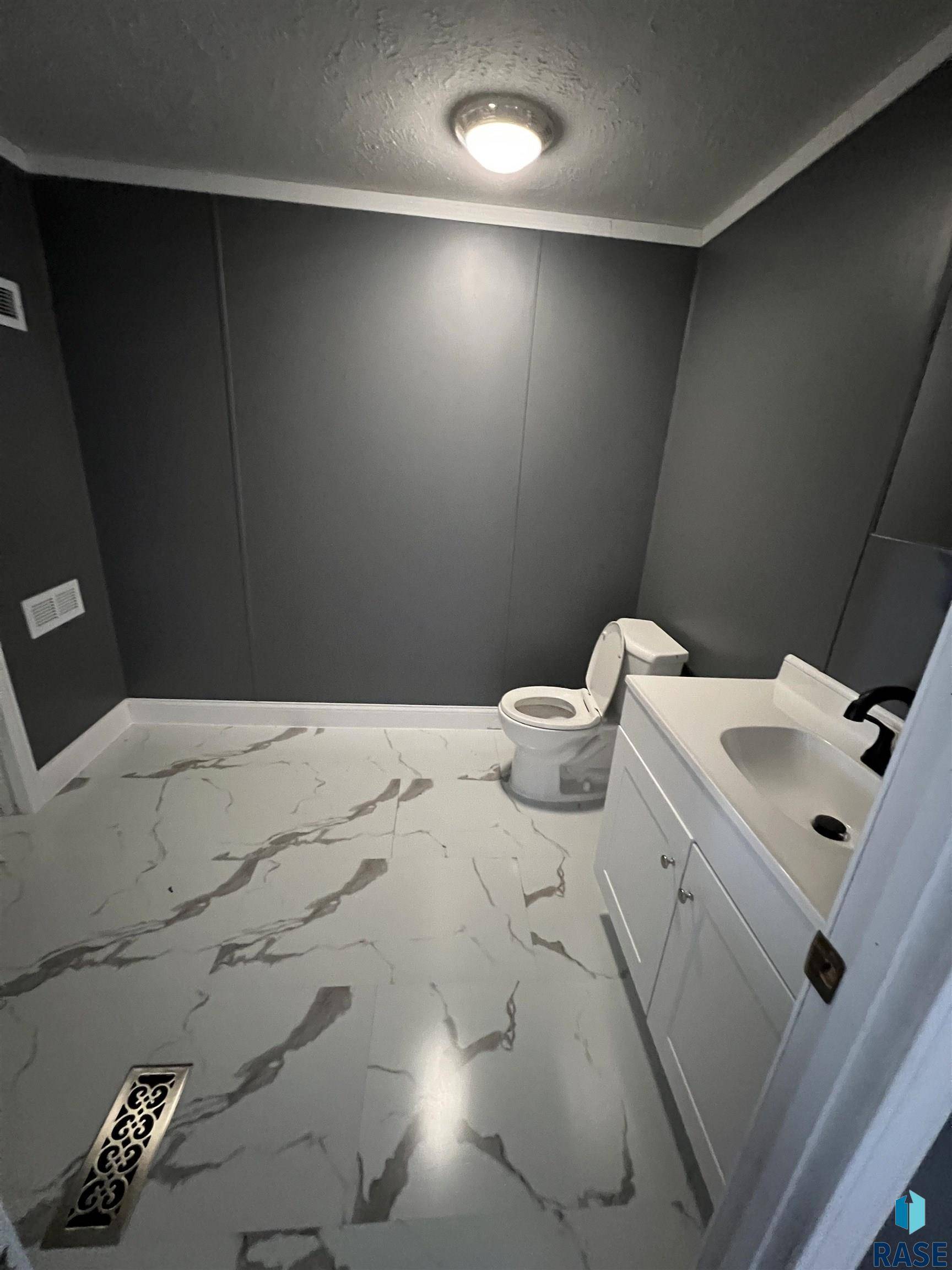 Sioux Falls, SD 57103,4008 E Hayes Pl