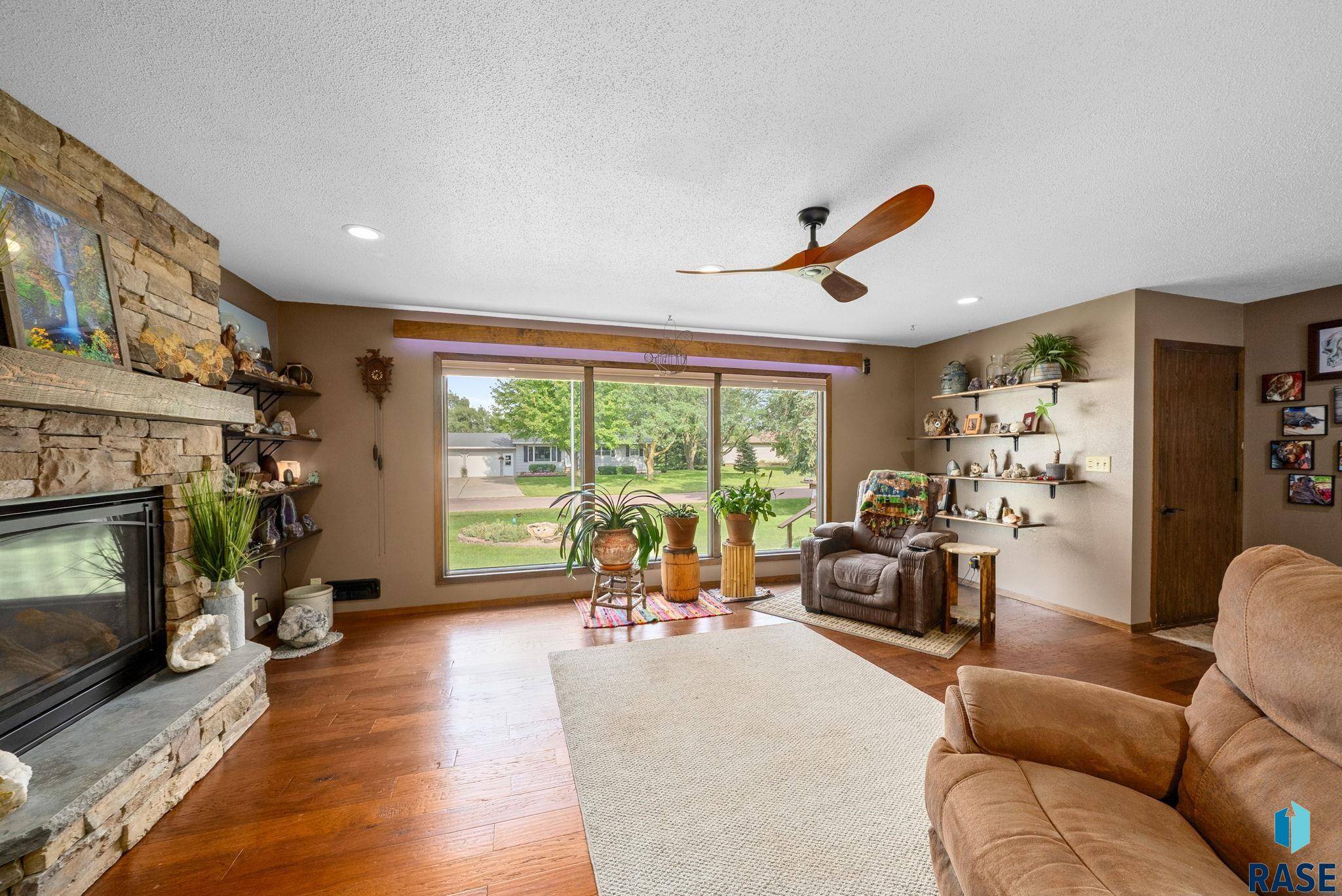 Freeman, SD 57029,811 SW Wynken Dr