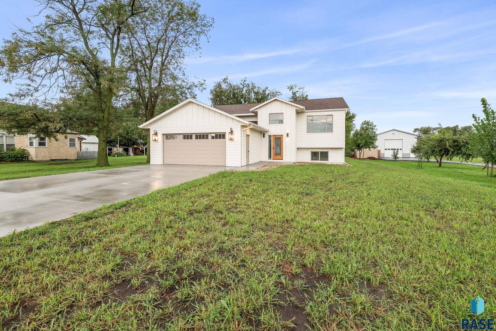 Canistota, SD 57012,851 N 4th Ave