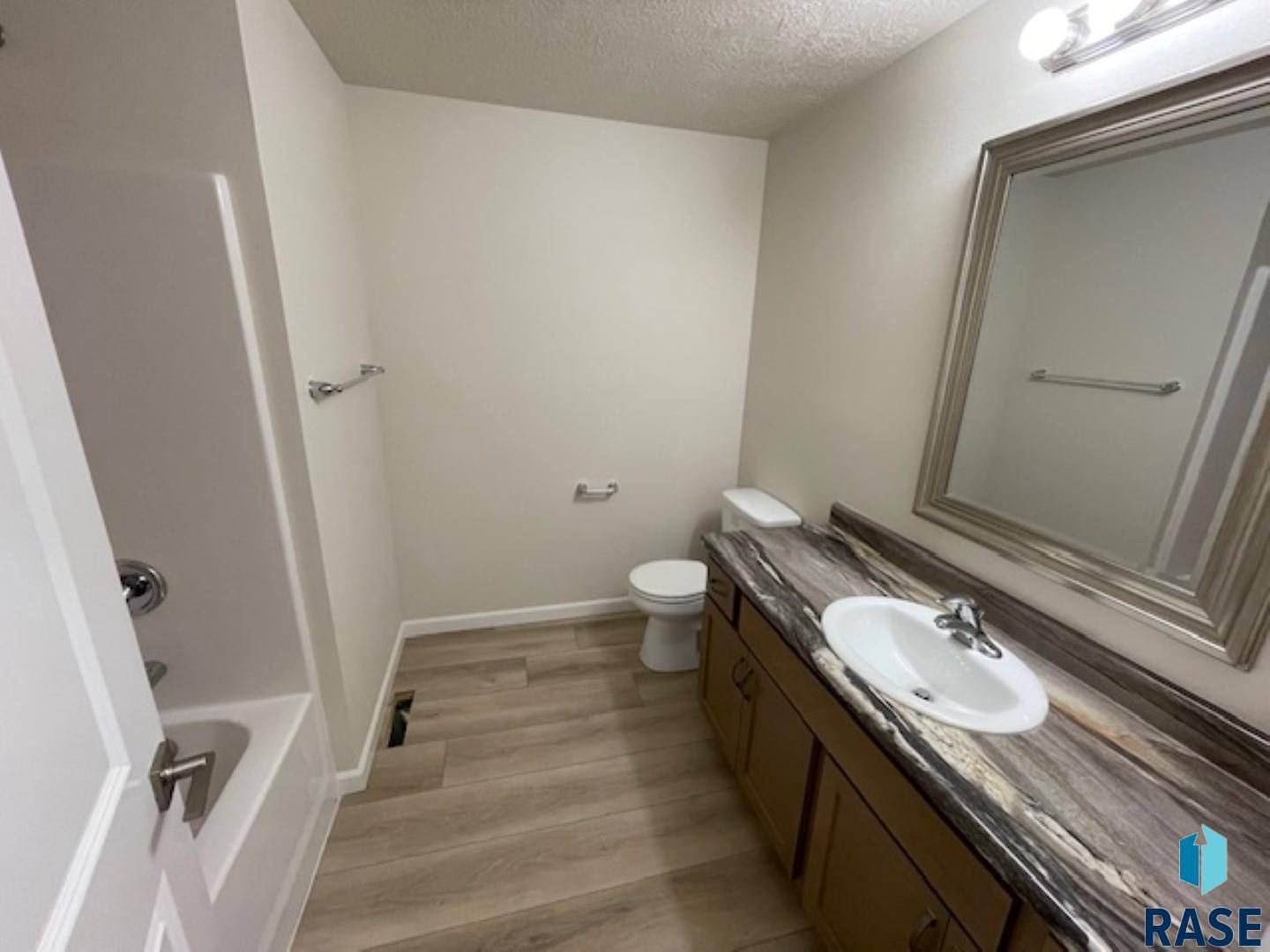 Sioux Falls, SD 57106,9308 W 32nd St