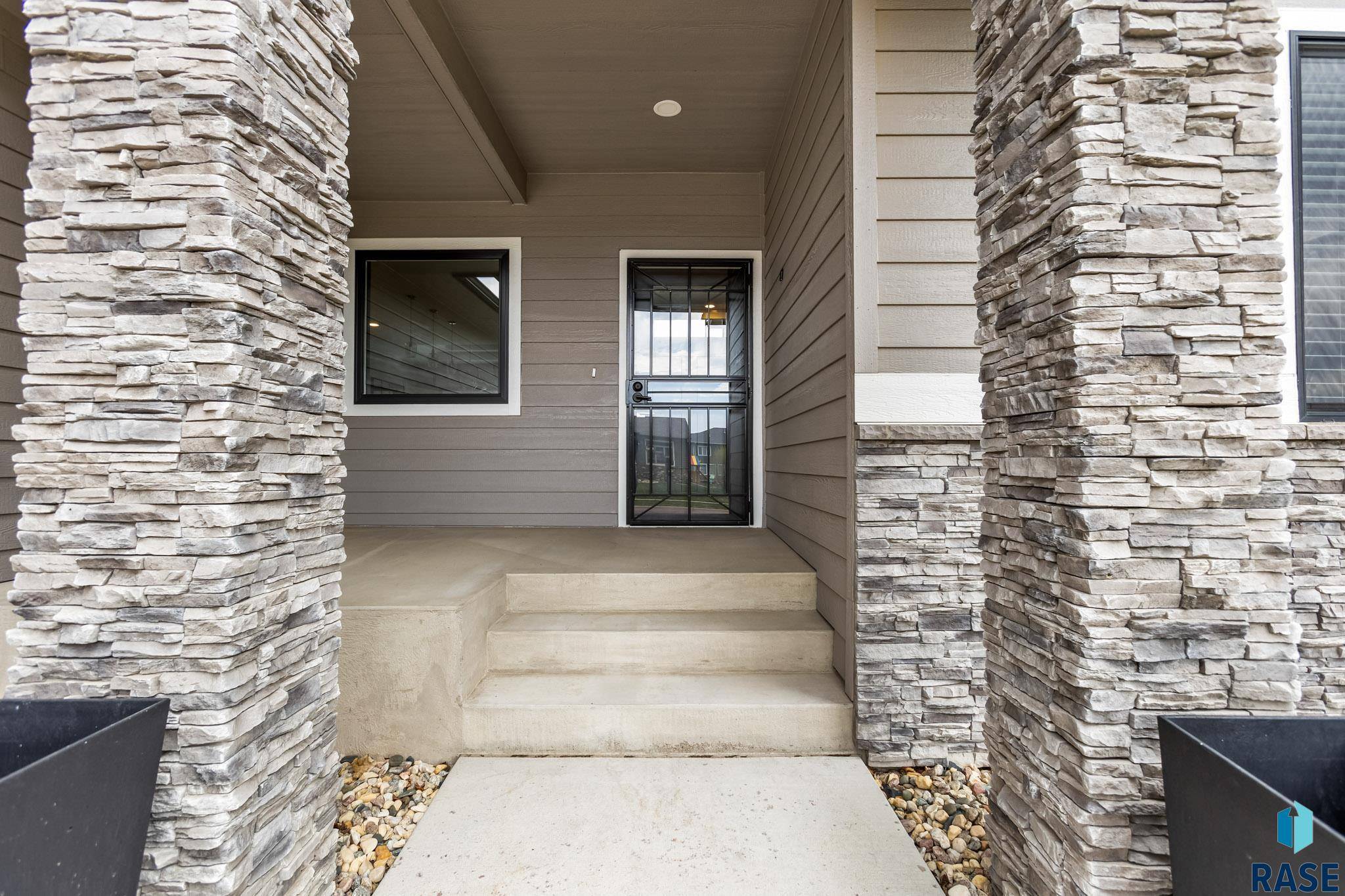 Sioux Falls, SD 57110,1917 S Firefly Dr