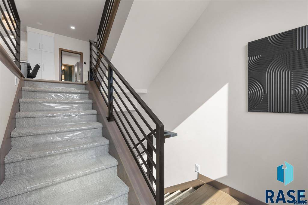 Sioux Falls, SD 57106,2807 S Terry Ave