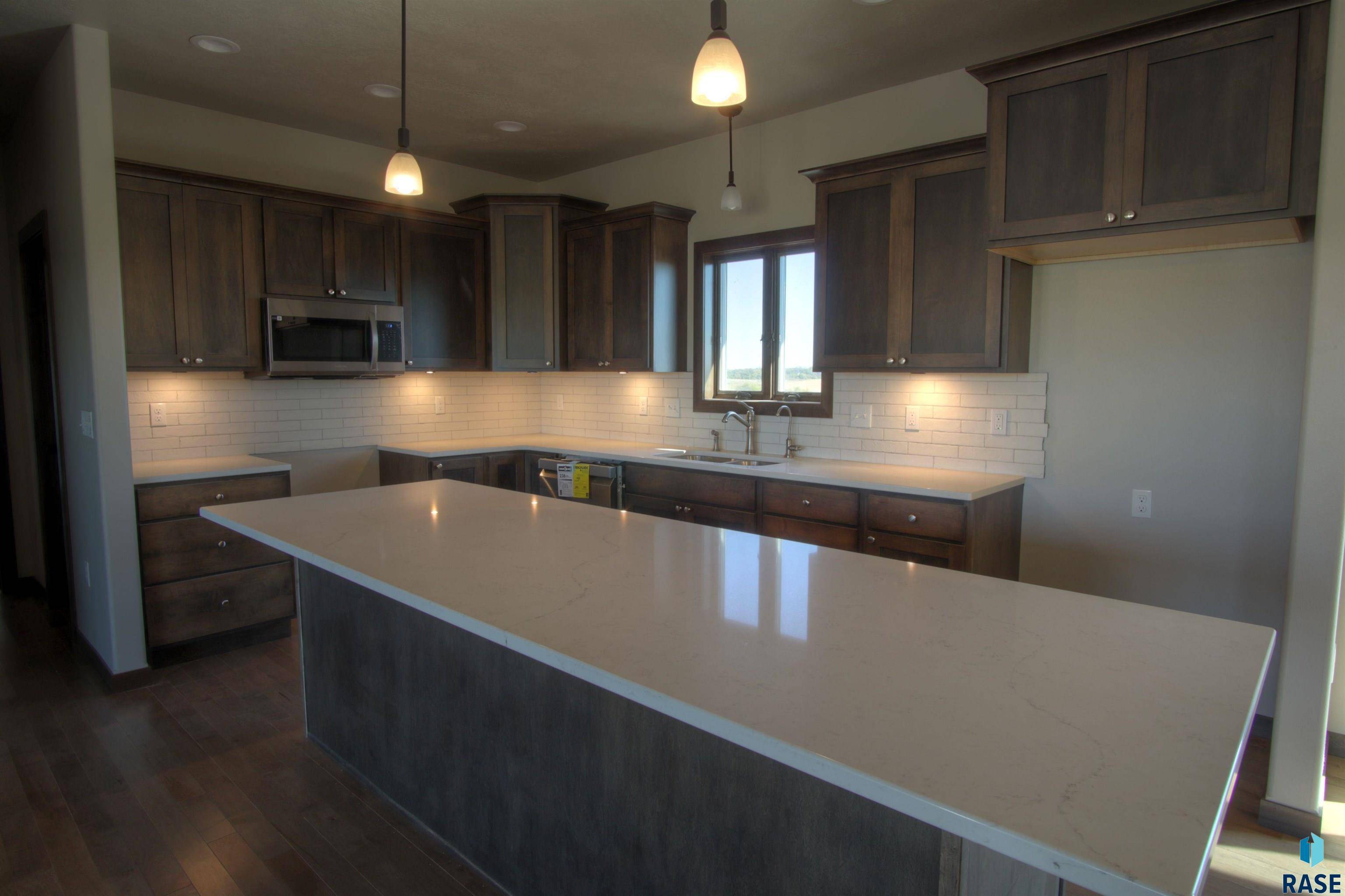 Madison, SD 57042,2022 Harvest Creek Ln