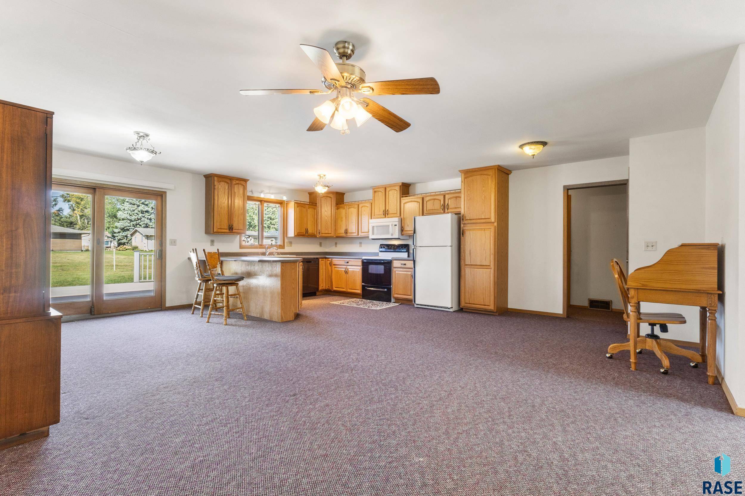 Lennox, SD 57039,421 S Academy St