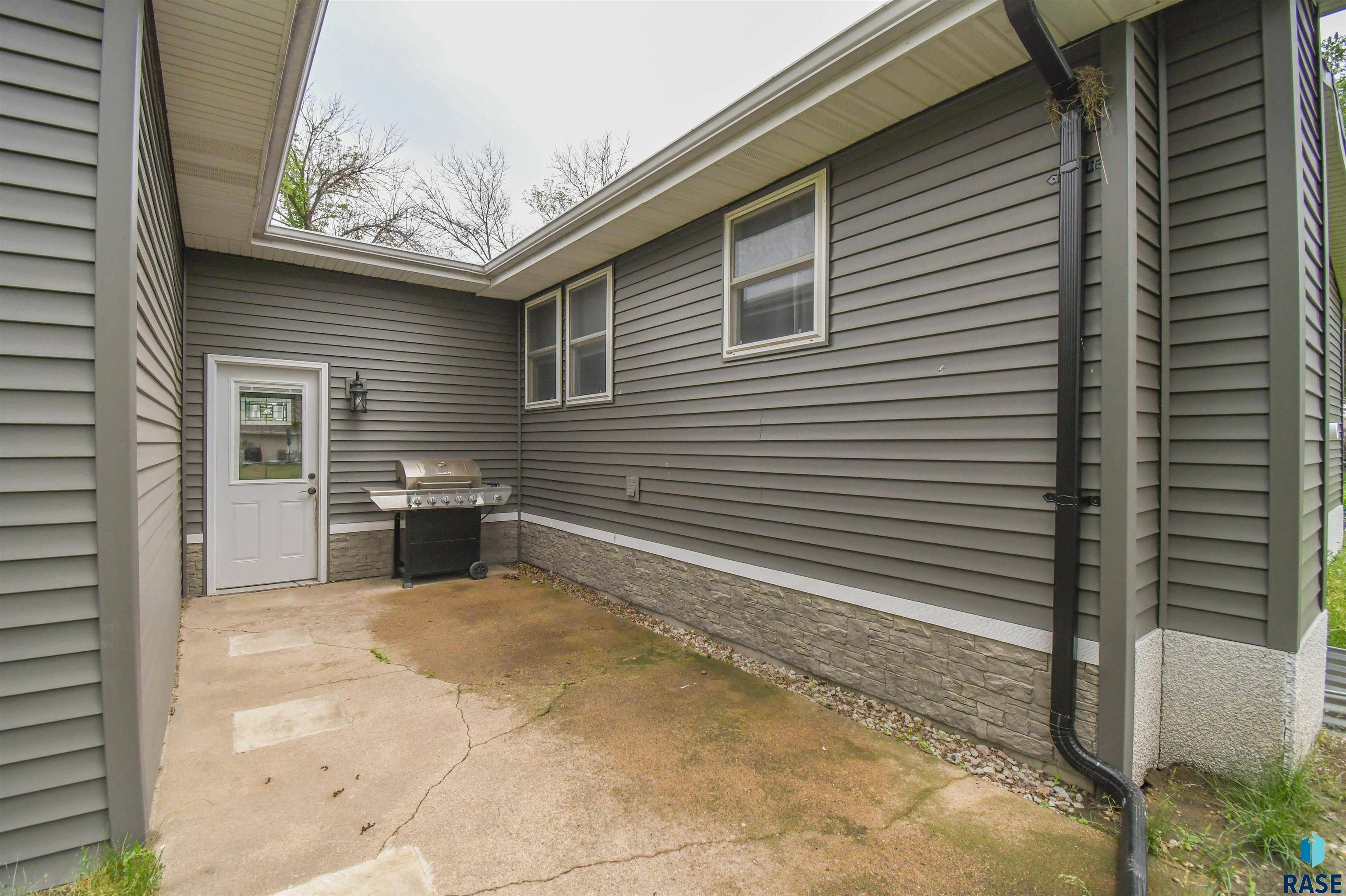 Lennox, SD 57039,919 S Academy St