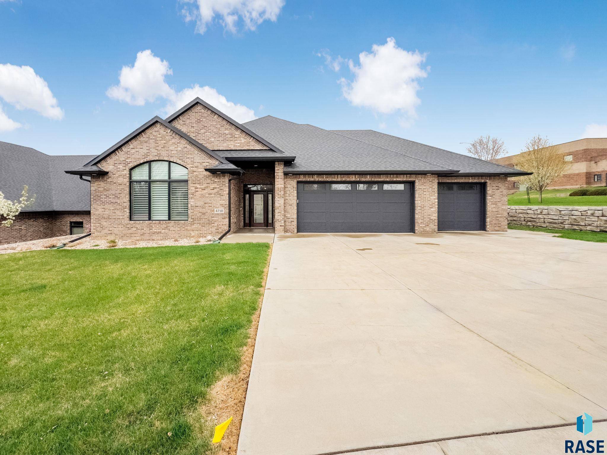 Sioux Falls, SD 57105,4710 S Duluth Ave