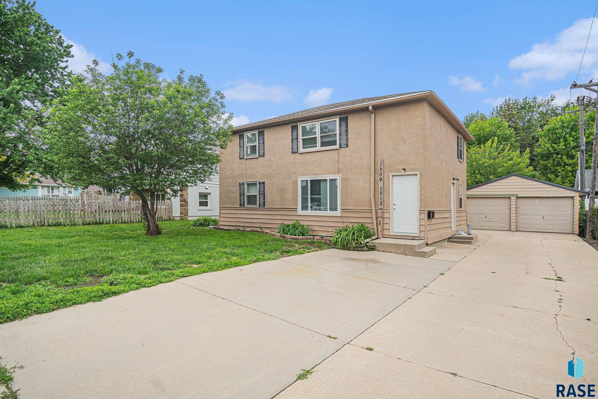 Sioux Falls, SD 57103,1309 S Gary Dr