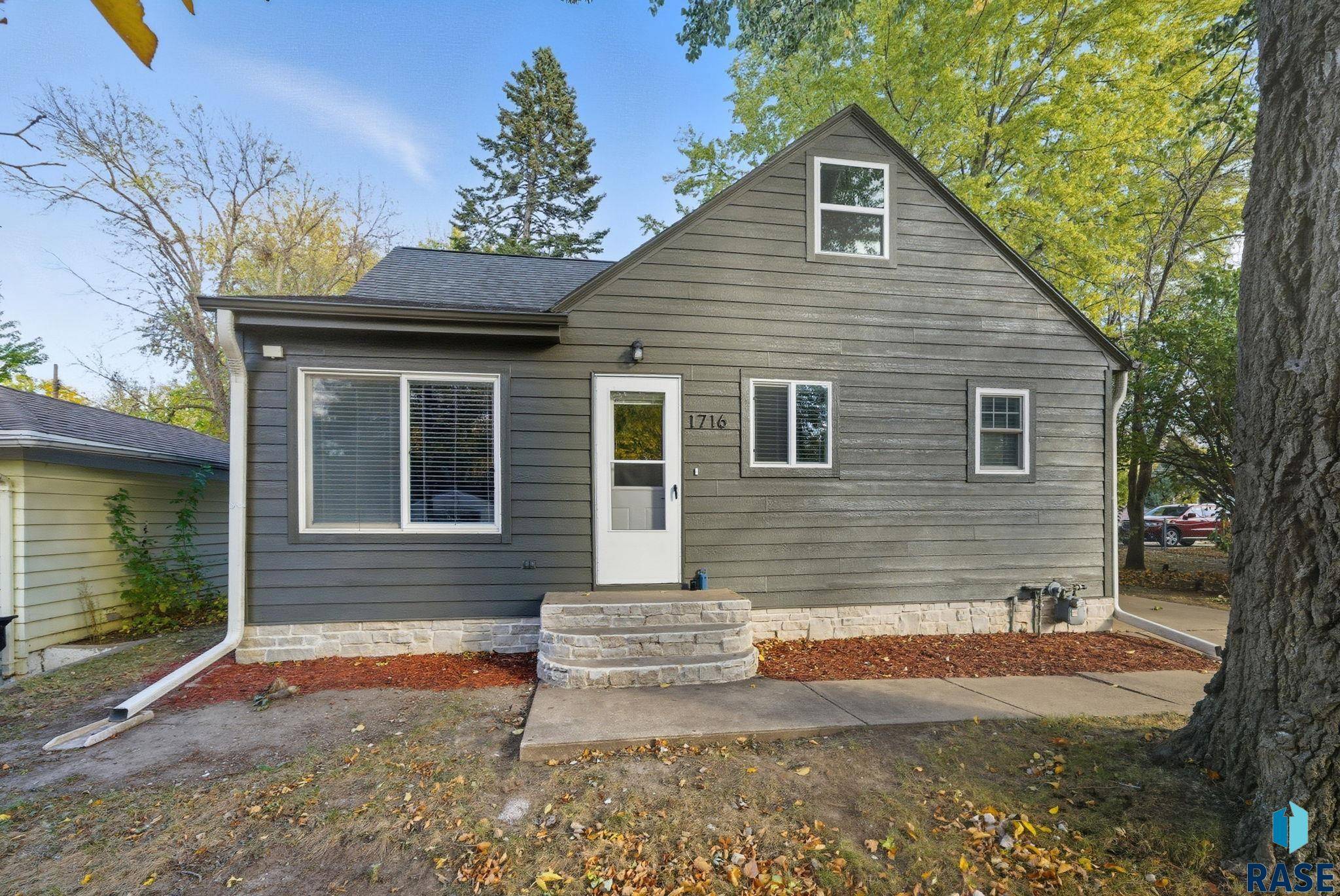 Sioux Falls, SD 57105,1716 S Grange Ave