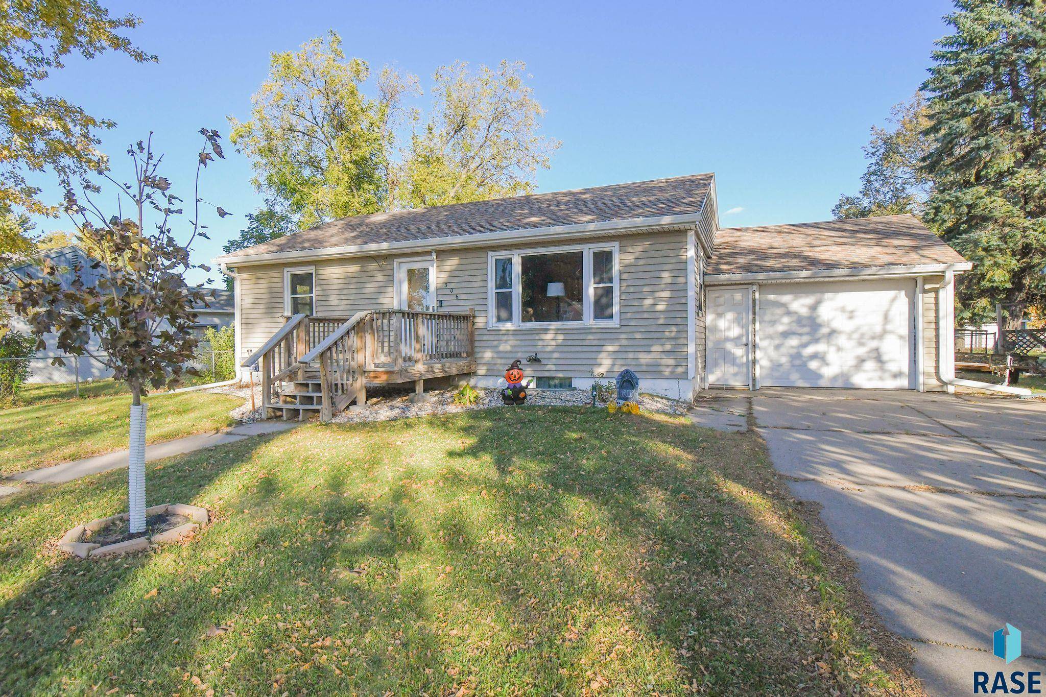 Hartford, SD 57033,306 N Oaks Ave