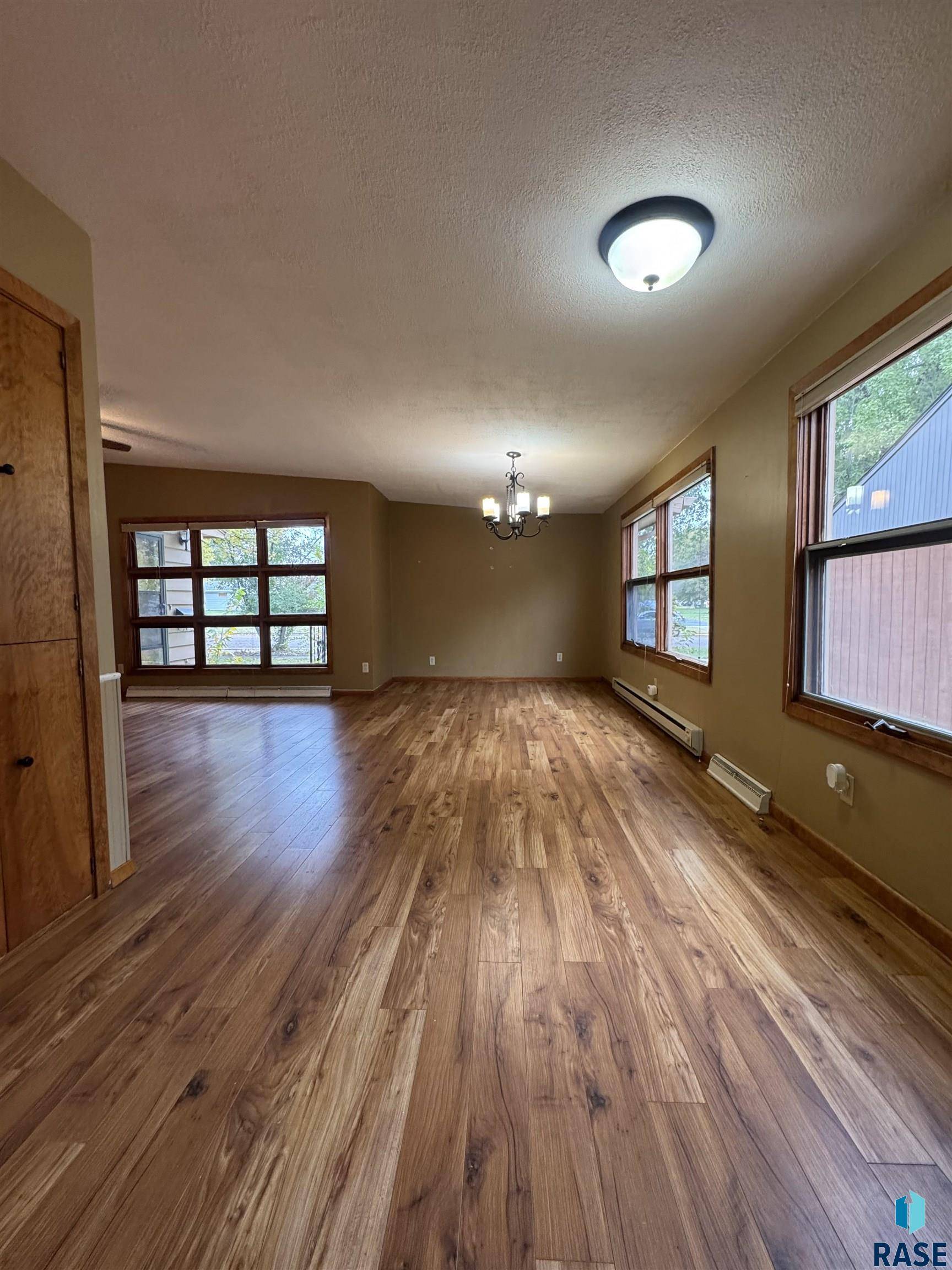 Madison, SD 57042,925 N Harth Ave