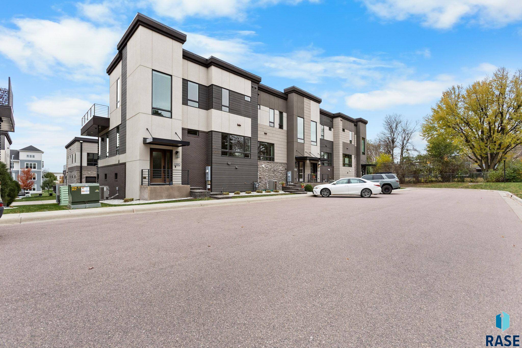 Sioux Falls, SD 57106,2810 S Oriya Pl