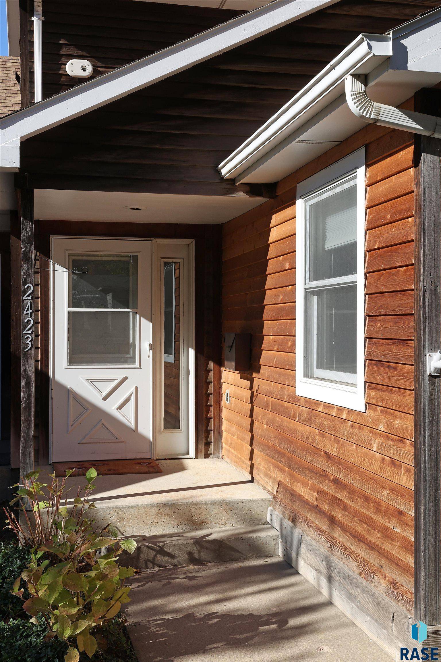 Sioux Falls, SD 57105,2423 S Center Ave